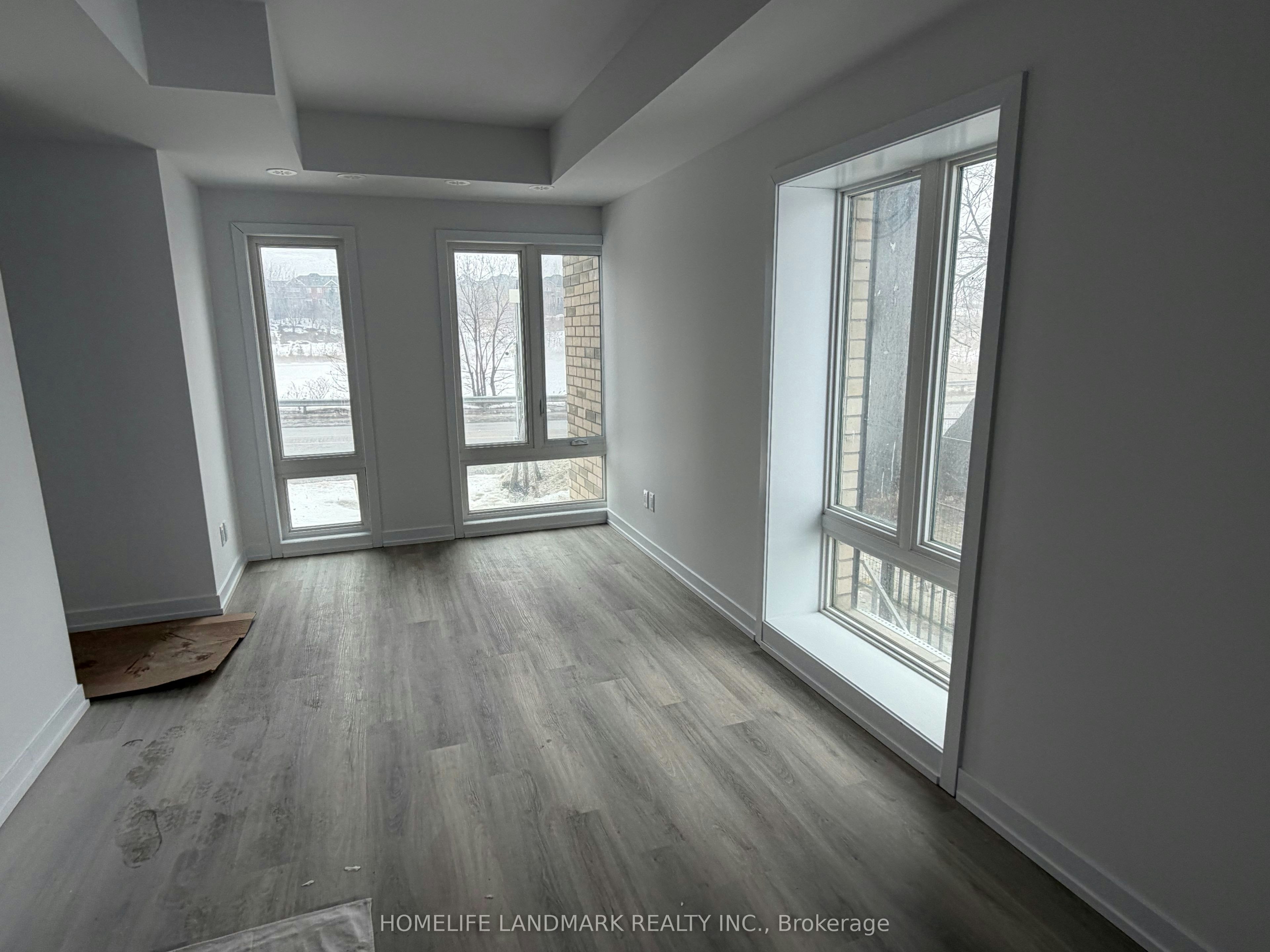 301-5 Bancroft Lane, Richmond Hill, ON, L4E 1M1