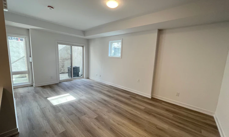 316-5 Bancroft Lane
