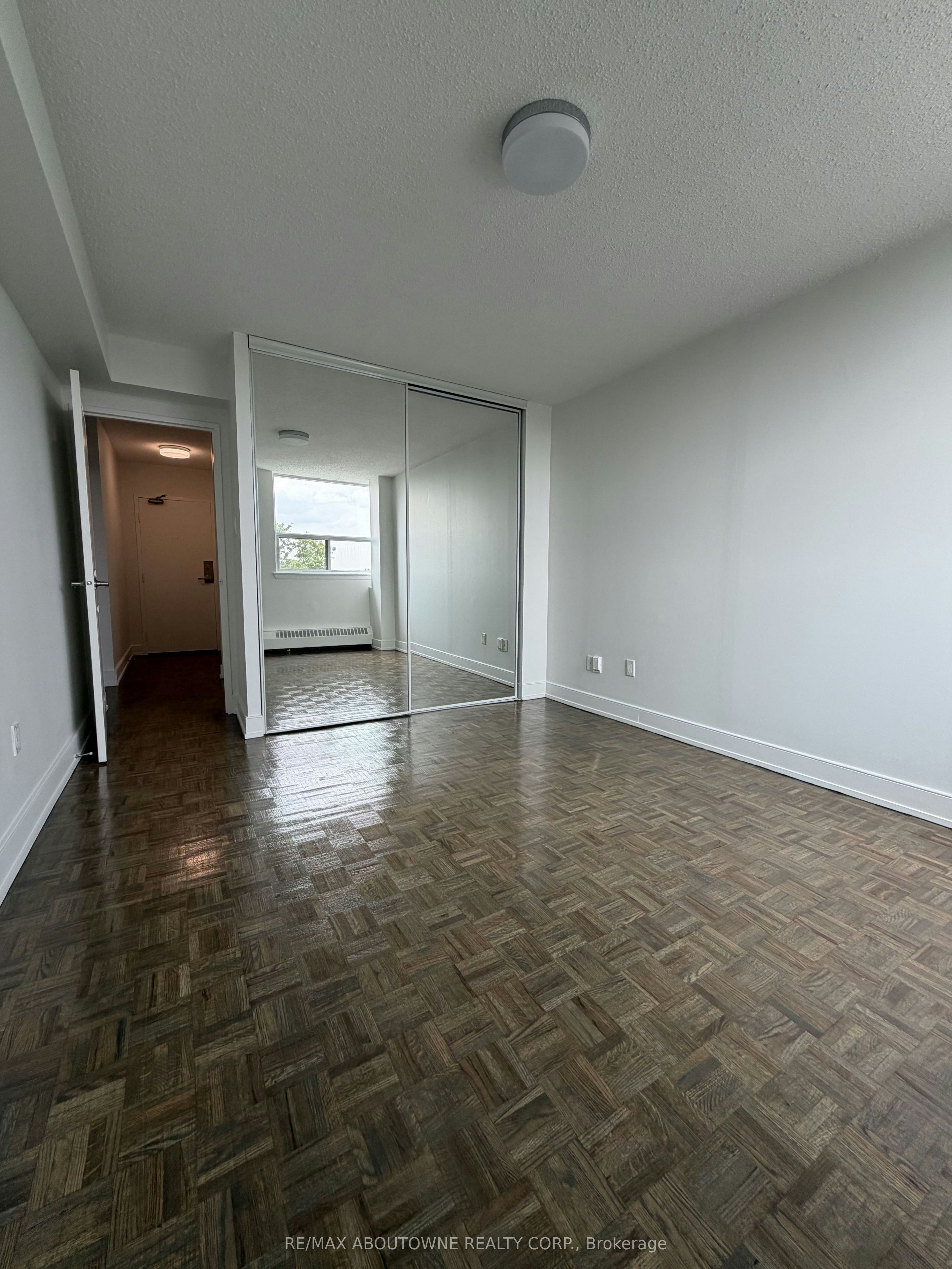 513-145 Wellington Street W, Aurora, ON, L4G 2N9 - 12