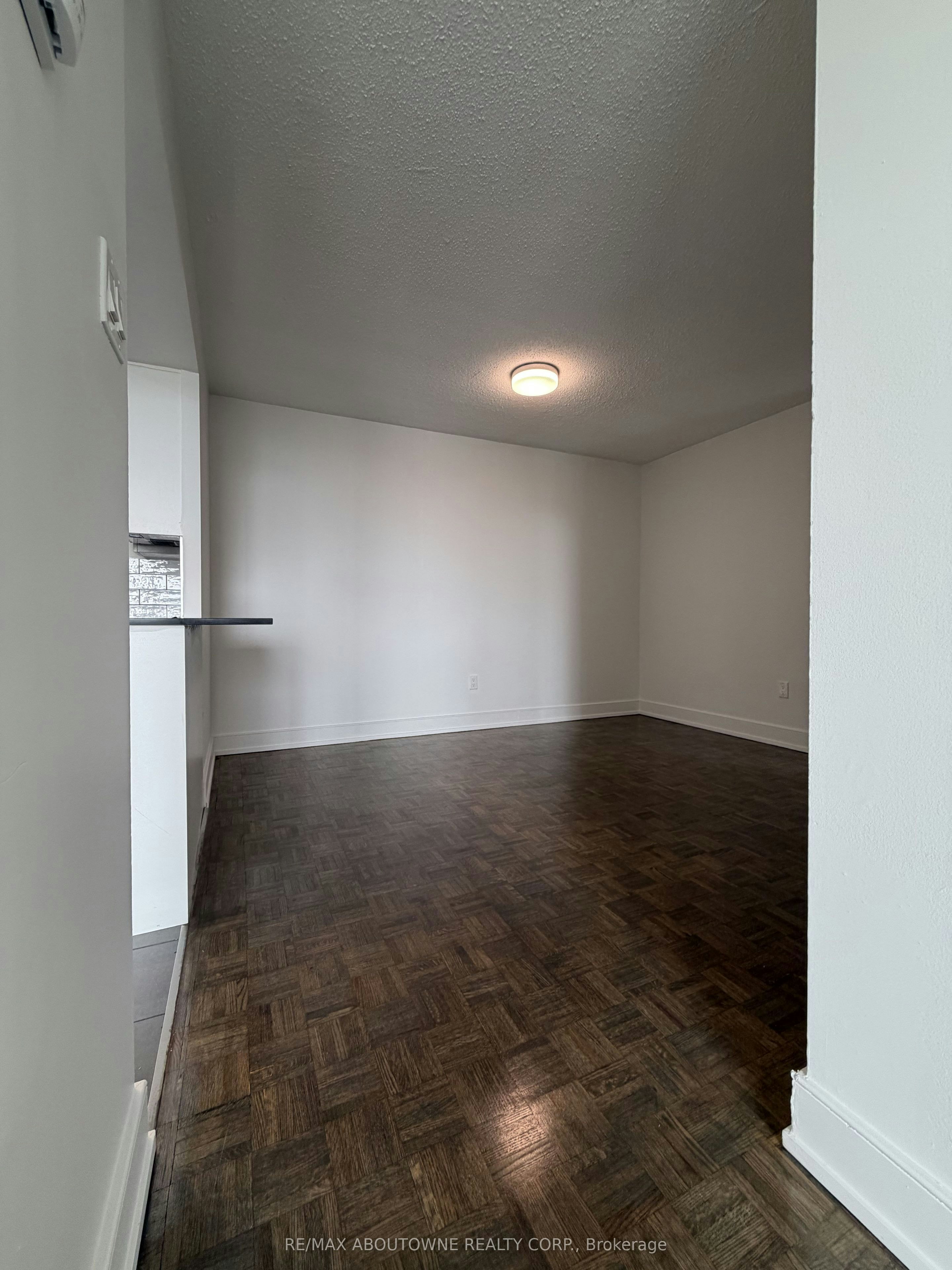 513-145 Wellington Street W, Aurora, ON, L4G 2N9 - 8