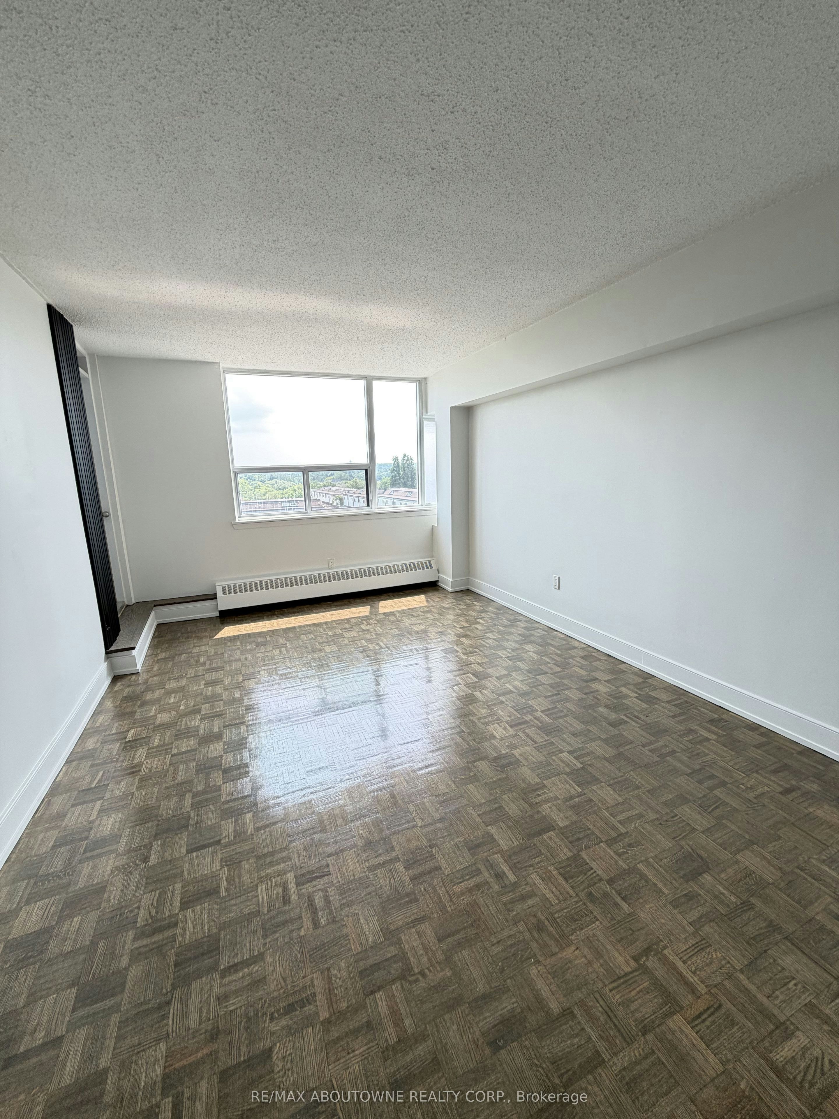 513-145 Wellington Street W, Aurora, ON, L4G 2N9 - 2
