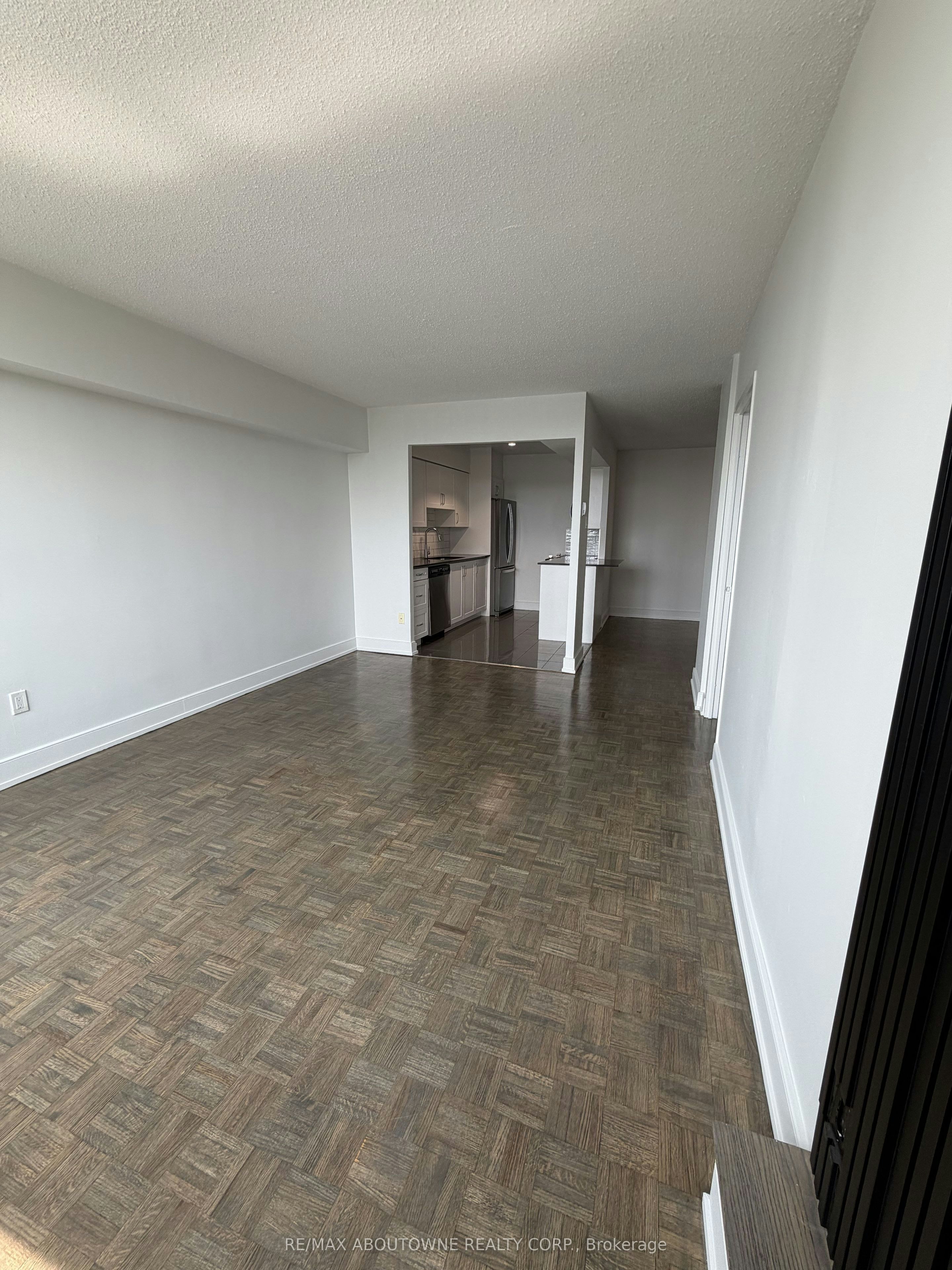513-145 Wellington Street W, Aurora, ON, L4G 2N9 - 3