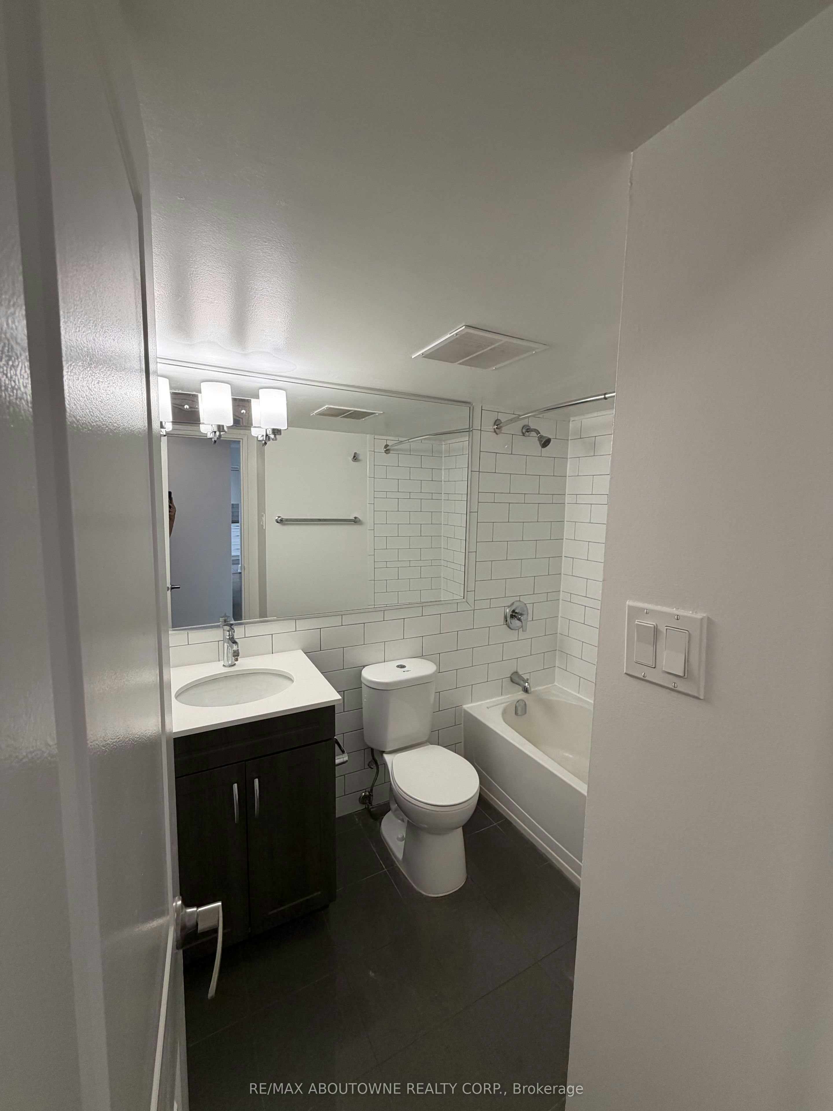 513-145 Wellington Street W, Aurora, ON, L4G 2N9 - 13