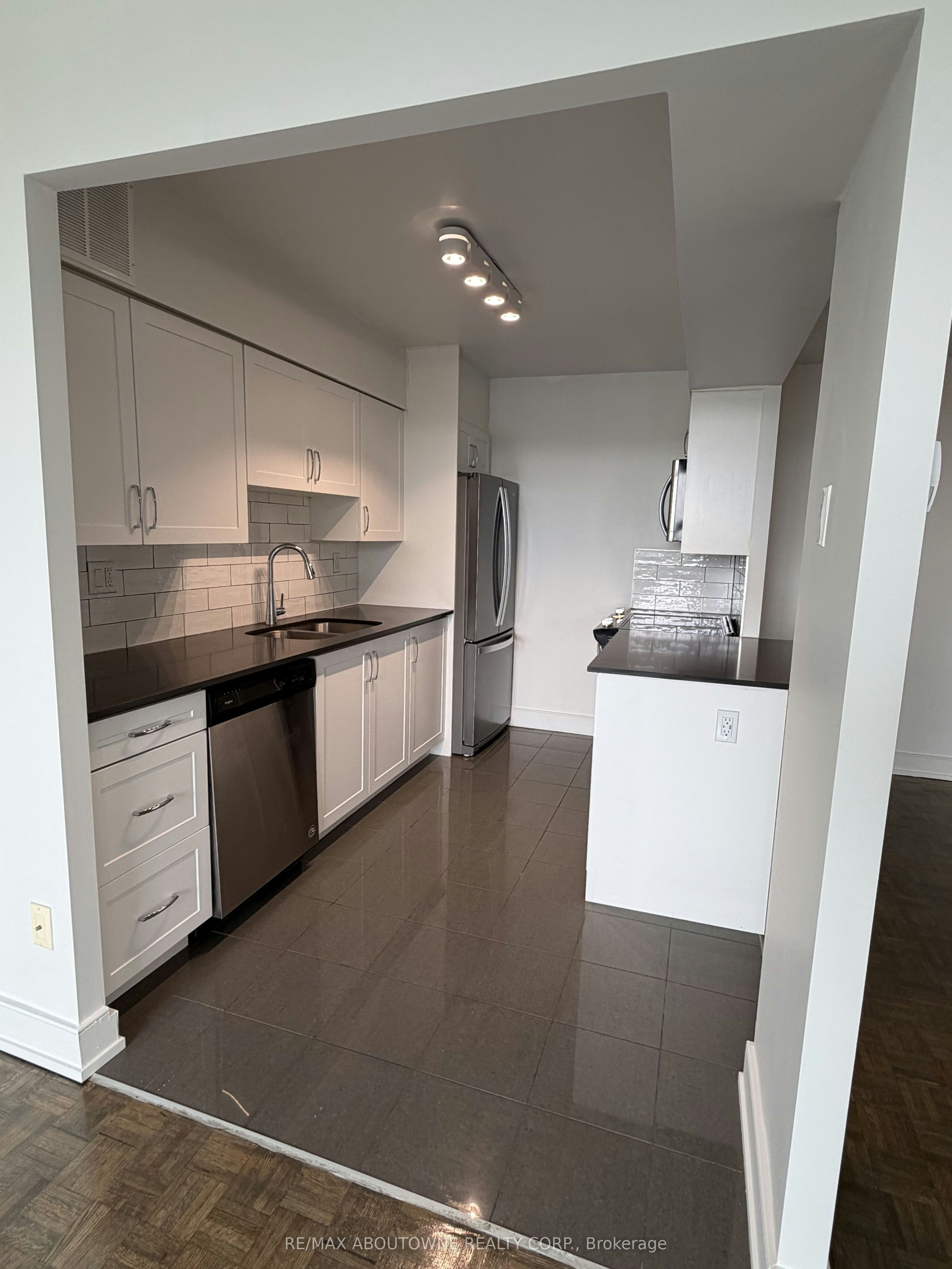 513-145 Wellington Street W, Aurora, ON, L4G 2N9 - 4