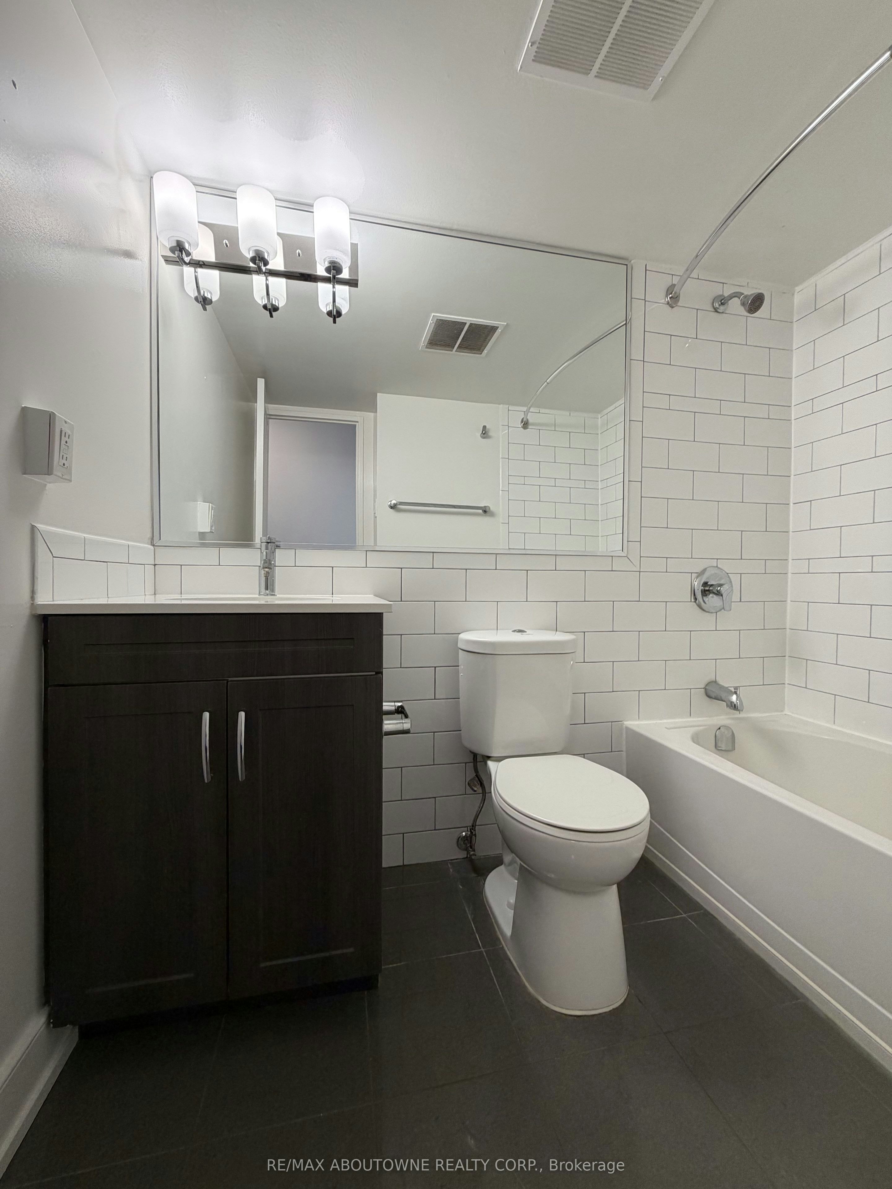 513-145 Wellington Street W, Aurora, ON, L4G 2N9 - 14