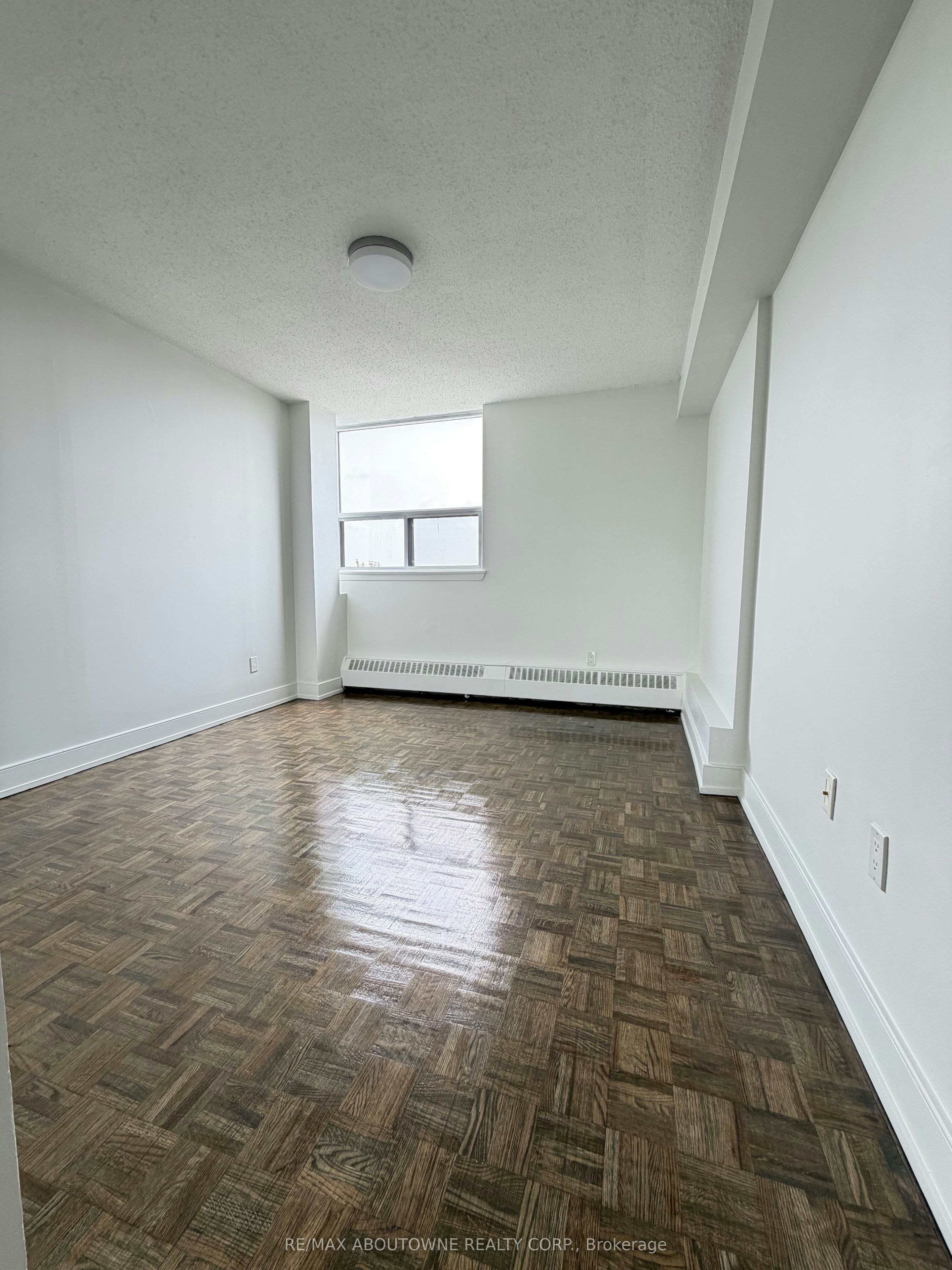 513-145 Wellington Street W, Aurora, ON, L4G 2N9 - 11