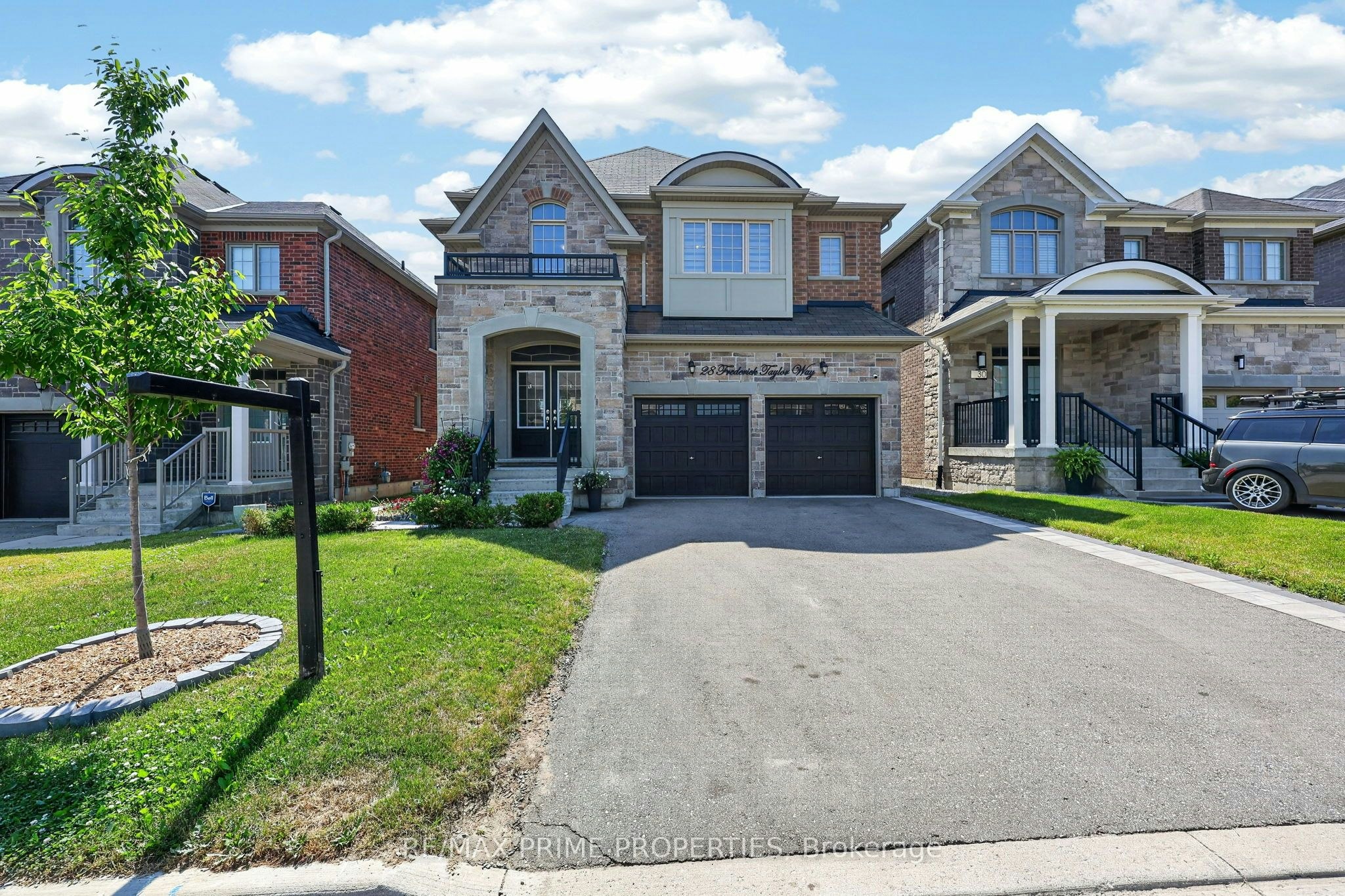 28 Frederick Taylor Way, East Gwillimbury, ON, L0G 1M0