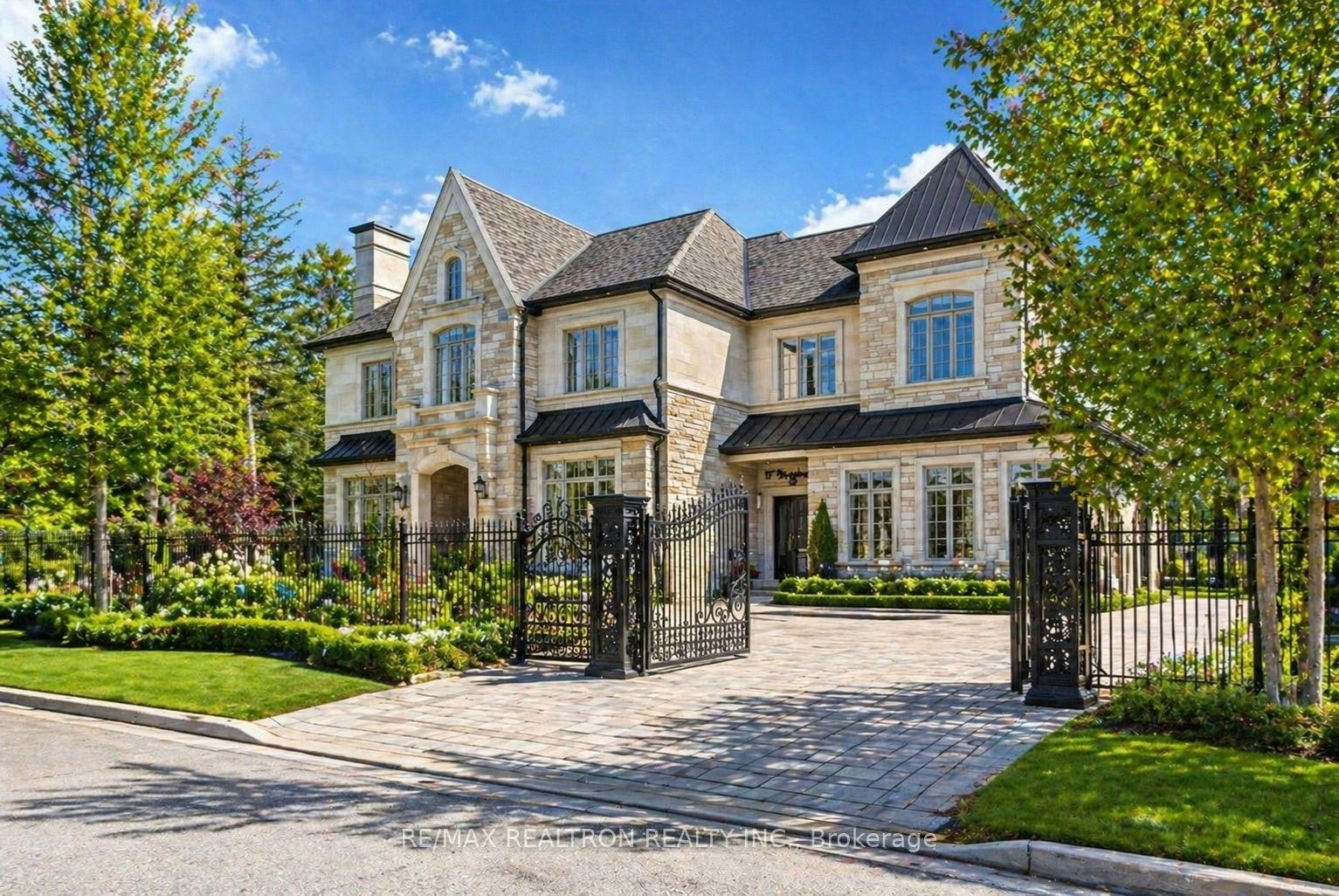 17 Pebblelane Court, Richmond Hill, ON, L4C 6X2