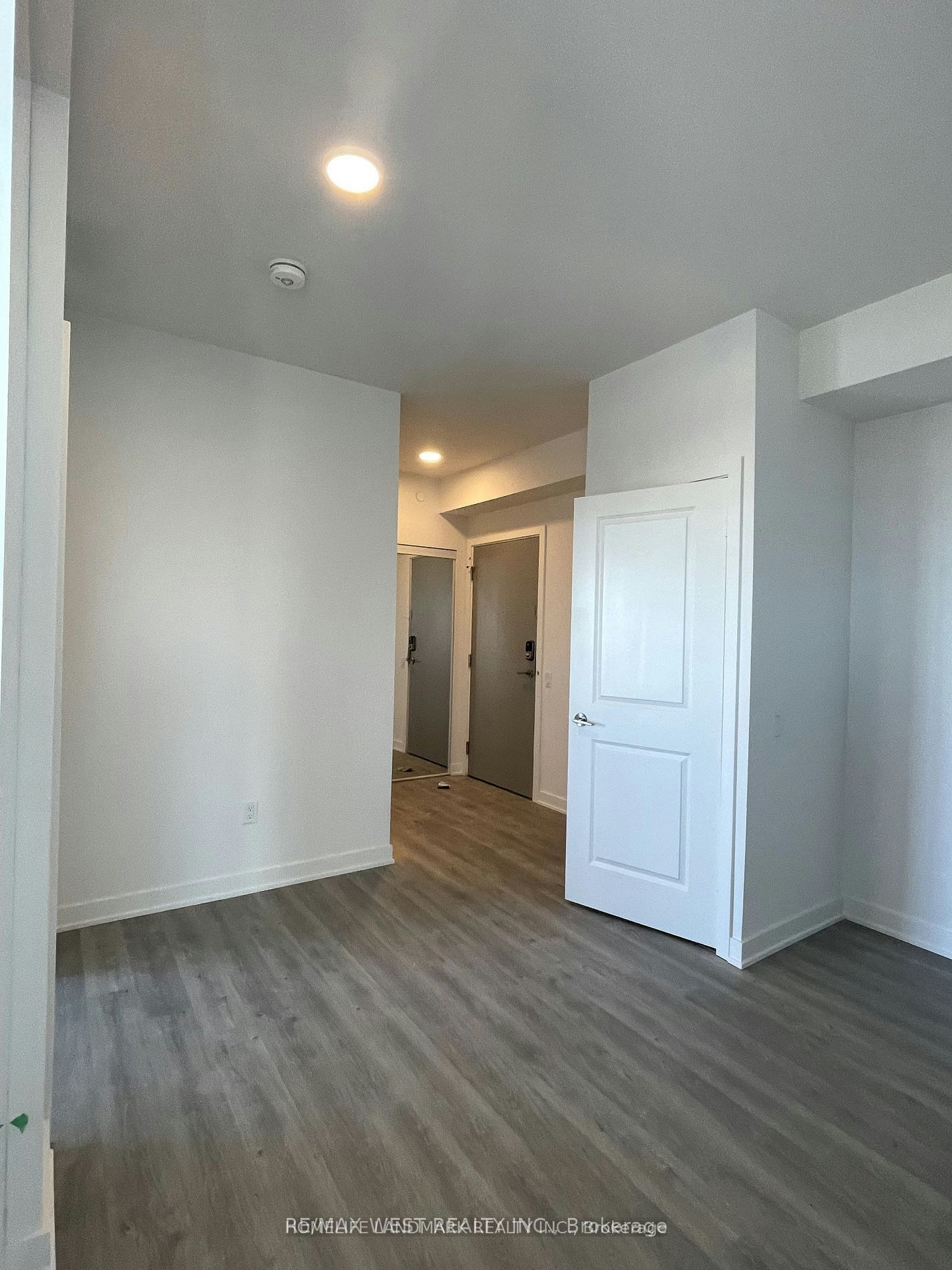 30 Upper Mall Way, Vaughan, ON, L4J 0L7 - 4