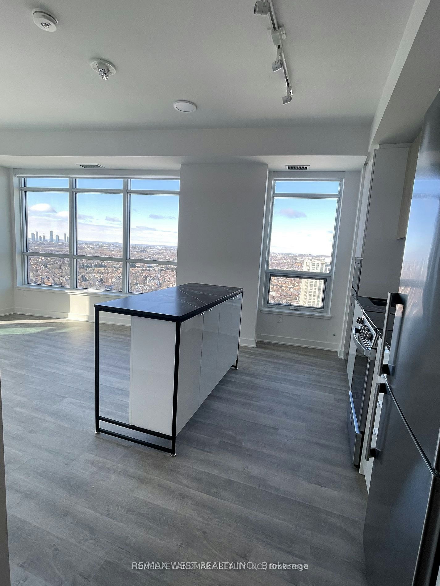 30 Upper Mall Way, Vaughan, ON, L4J 0L7 - 5