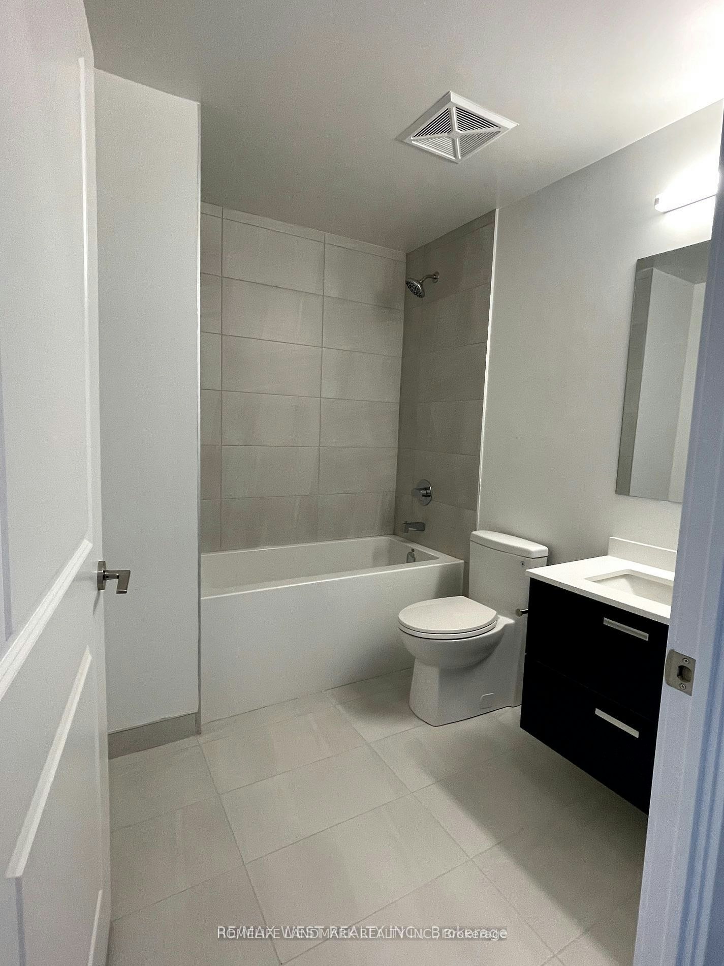 30 Upper Mall Way, Vaughan, ON, L4J 0L7 - 3
