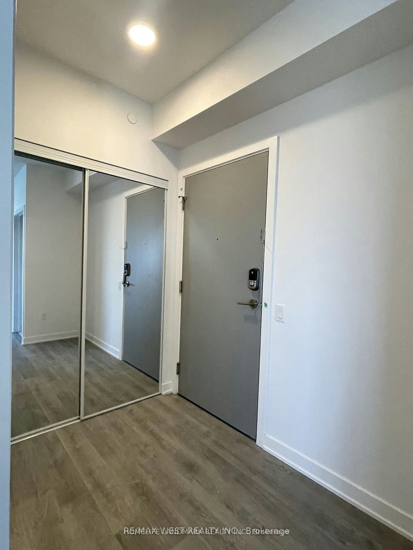 30 Upper Mall Way, Vaughan, ON, L4J 0L7 - 8
