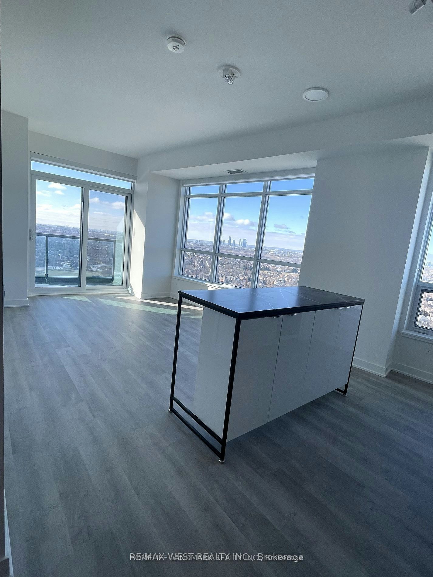30 Upper Mall Way, Vaughan, ON, L4J 0L7 - 9