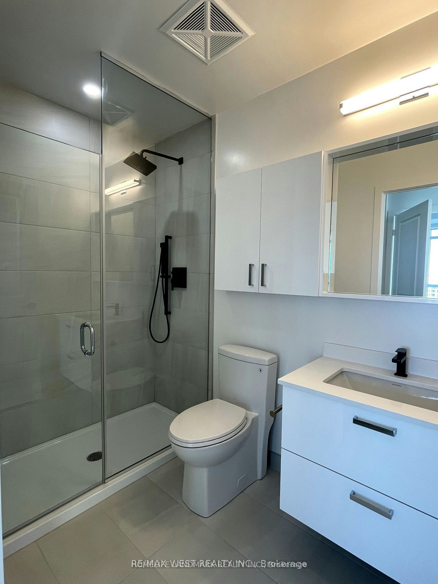 30 Upper Mall Way, Vaughan, ON, L4J 0L7 - 6
