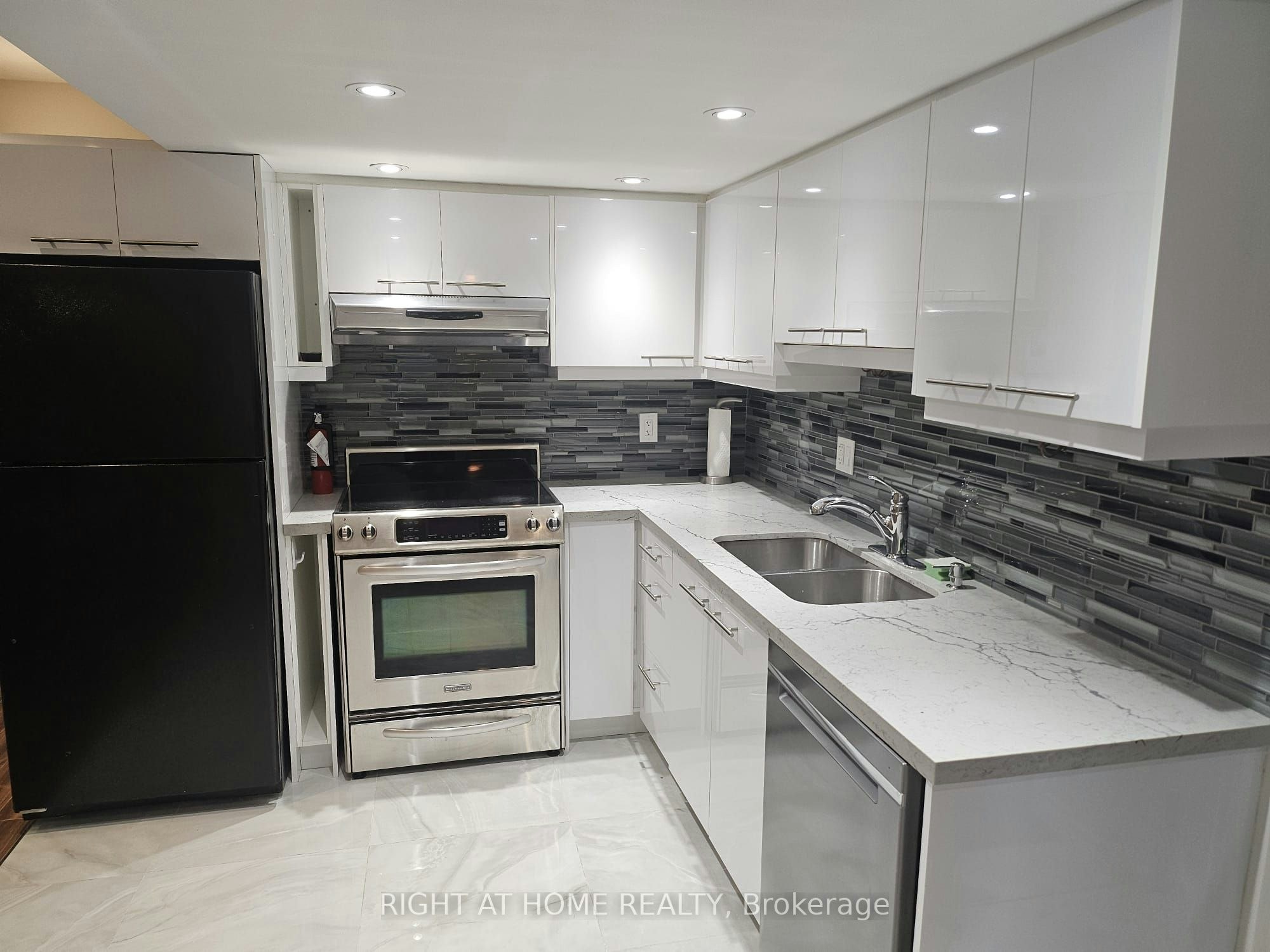 Basement-58 Stemmle Drive, Aurora, ON, L4G 6N4 - 3