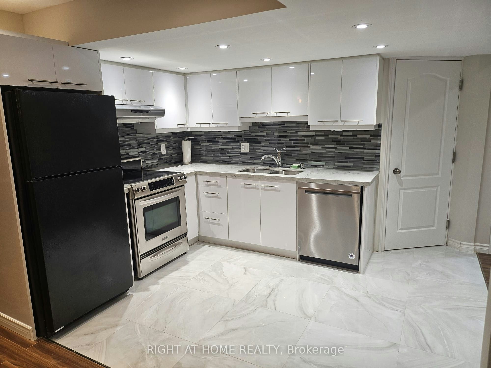 Basement-58 Stemmle Drive, Aurora, ON, L4G 6N4 - 4