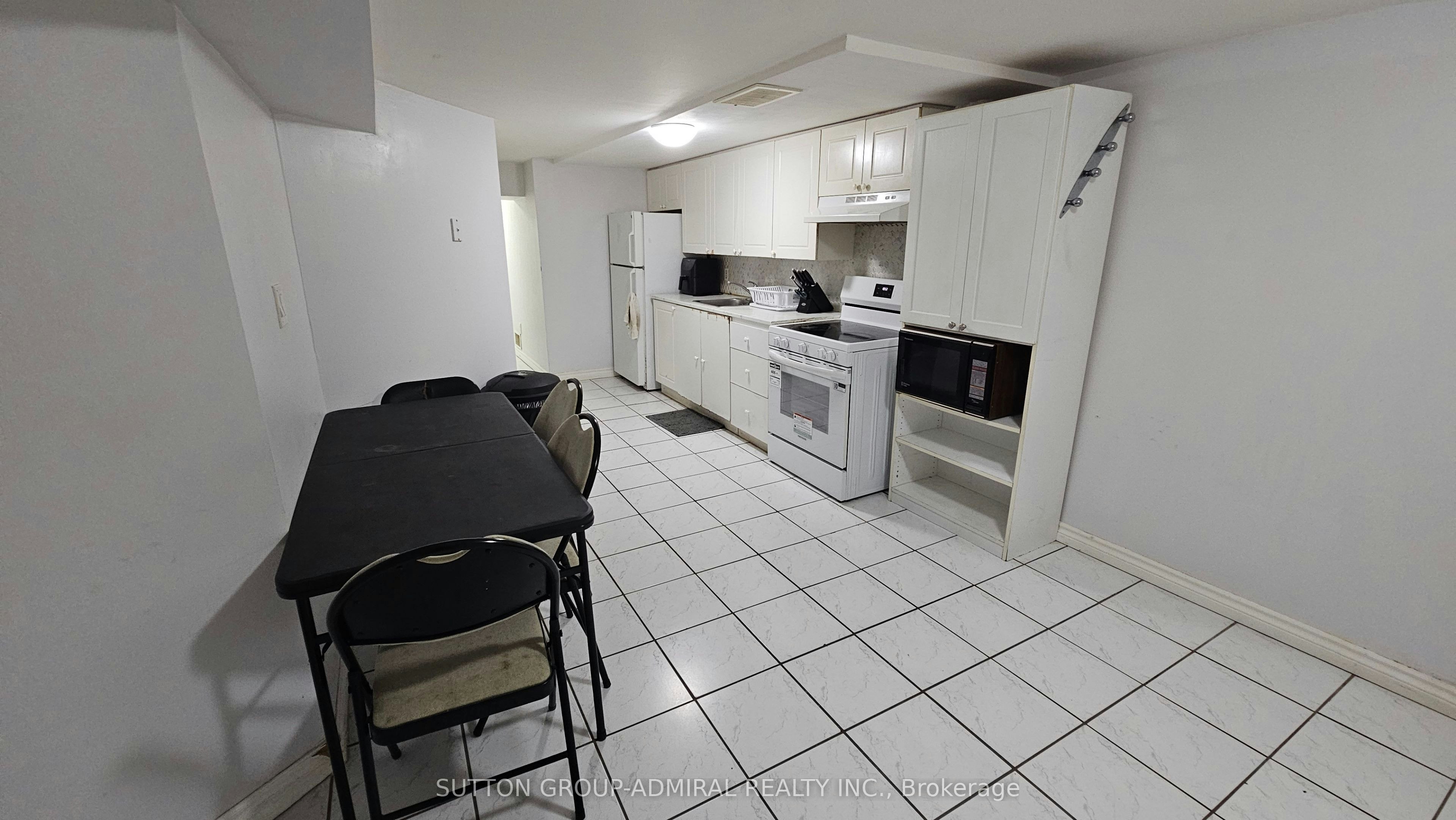 Bsmt-109 Sheldon Avenue, Newmarket, ON, L3Y 2V8 - 2