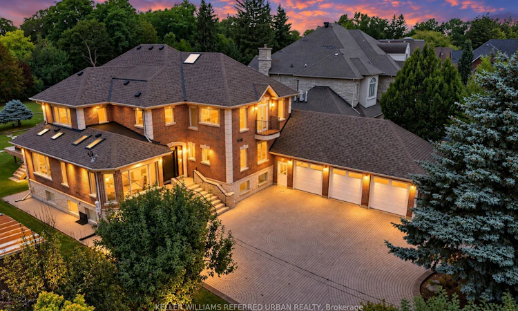 18 Yongeview Avenue