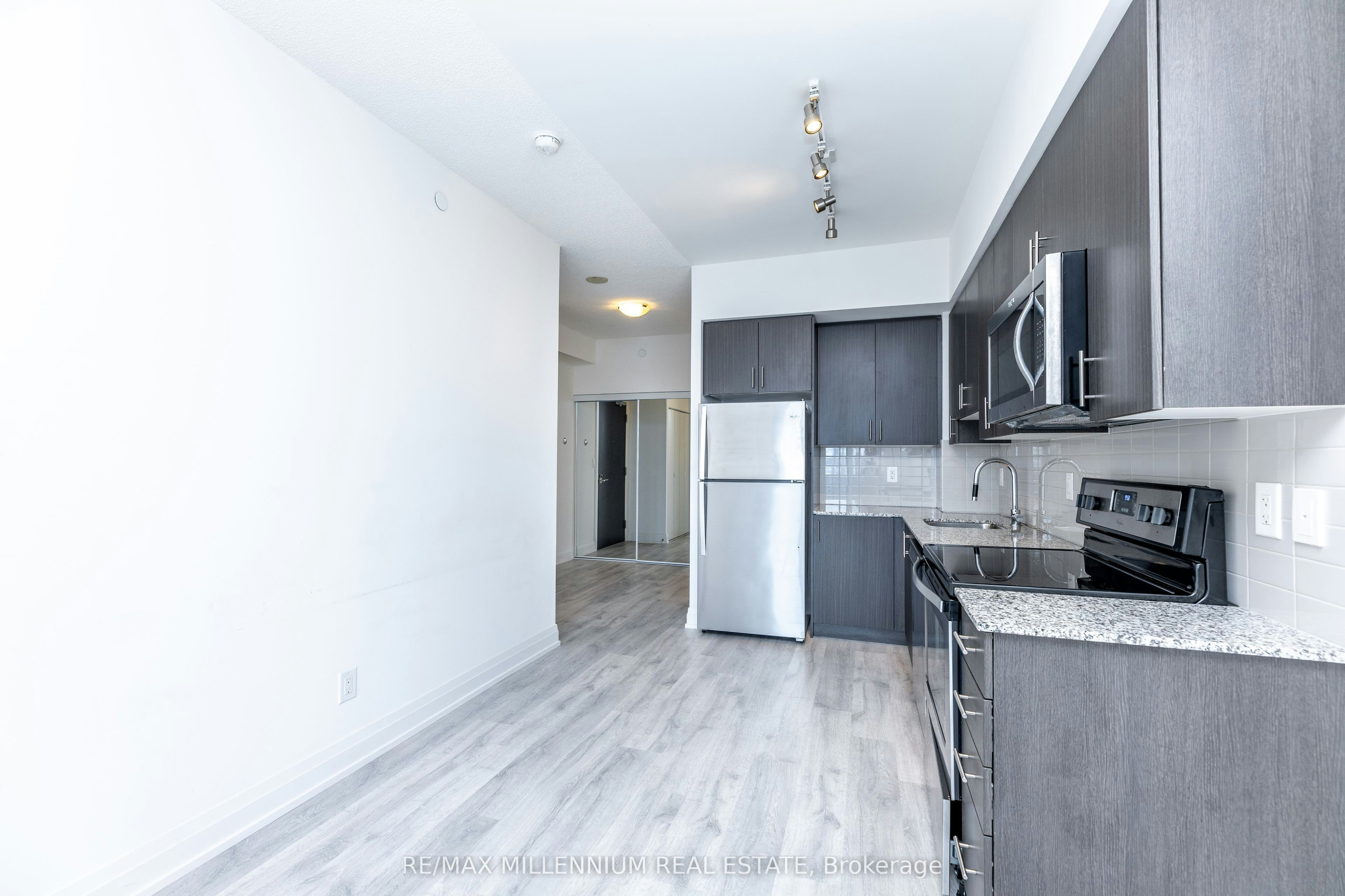 1401-3700 Highway 7 Road, Vaughan, ON, L4L 0G8 - 12