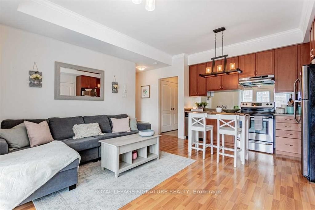 2-261 John Way W, Aurora, ON, L4G 0S8