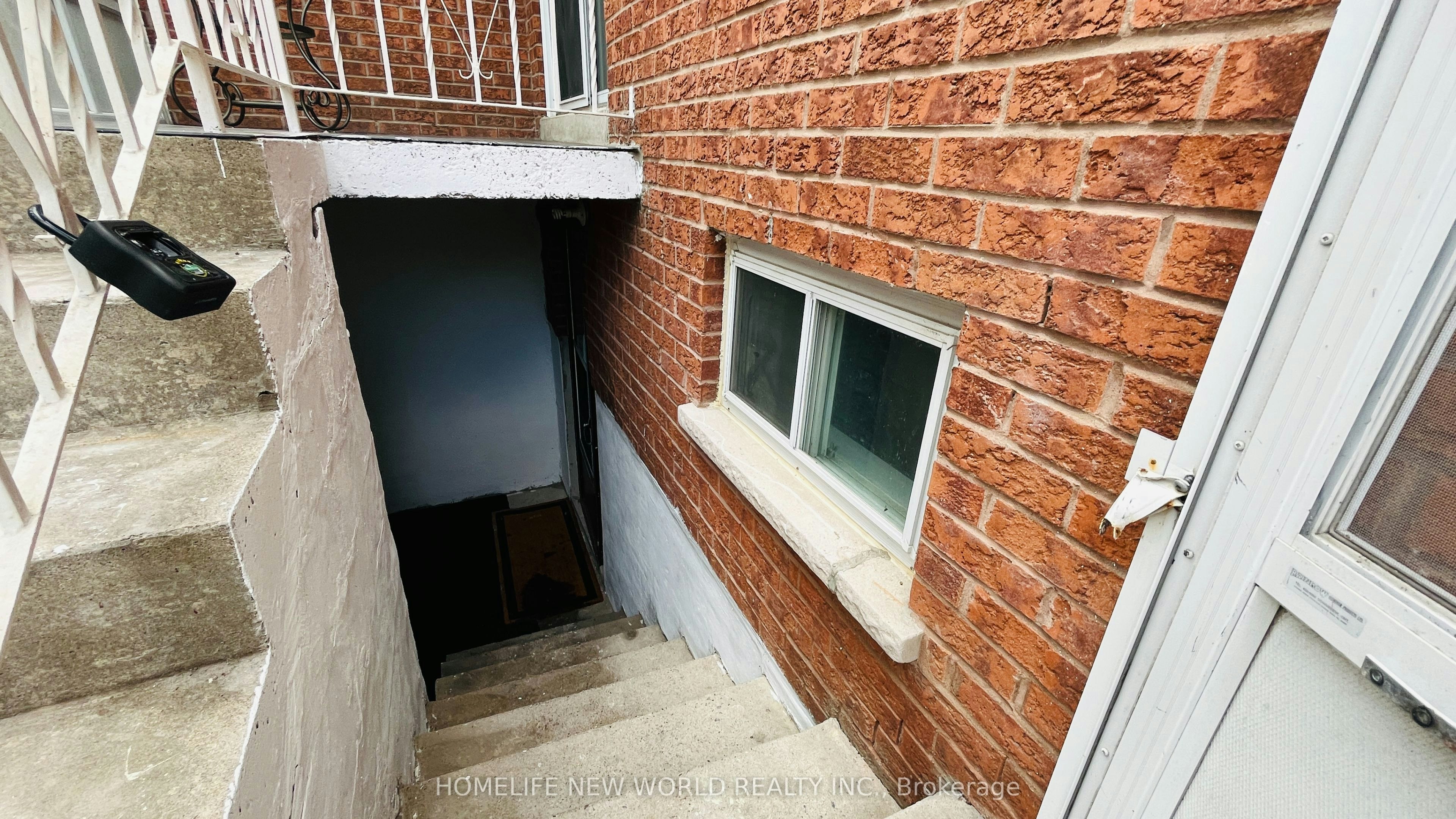 Lower-38 Weldrick Road W, Richmond Hill, ON, L4C 3T8 - 3