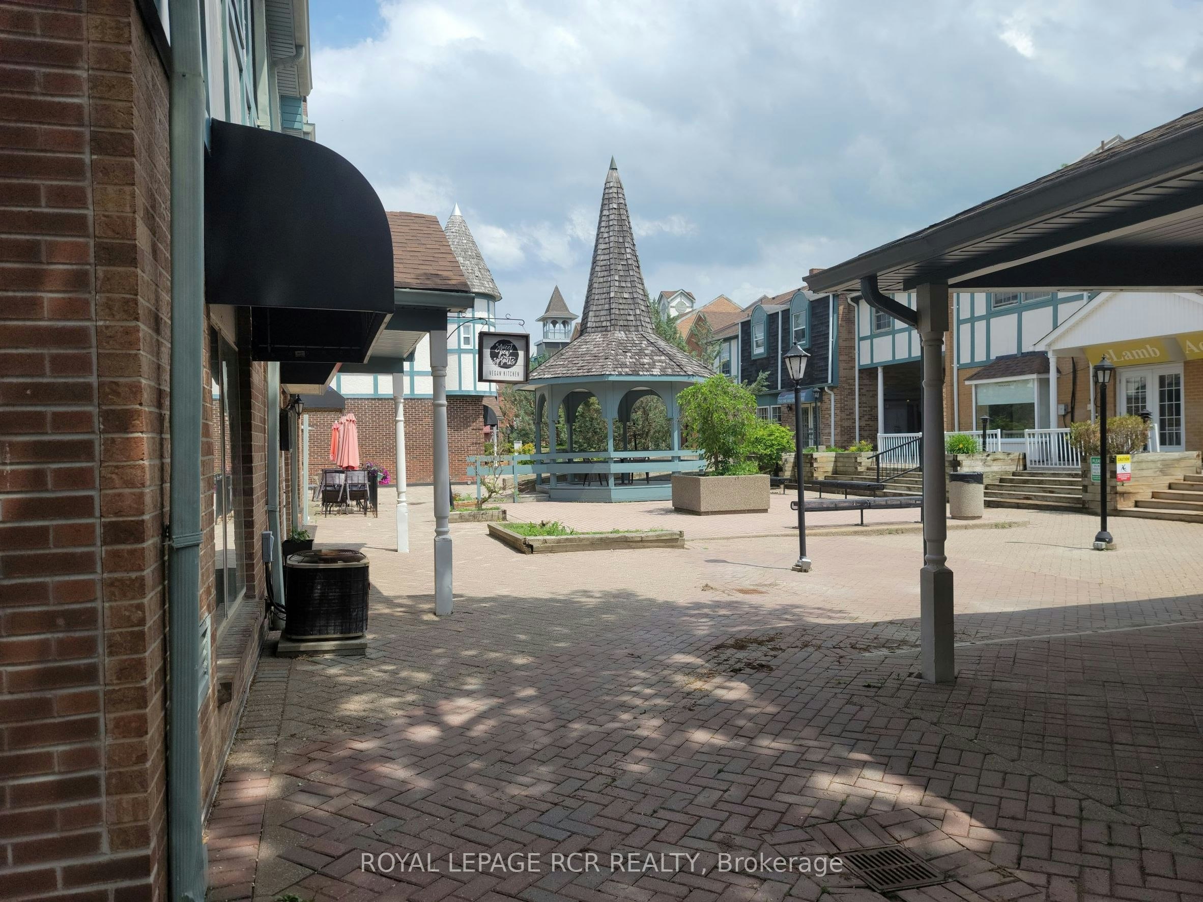 202-2 Orchard Heights Boulevard, Aurora, ON, L4G 3W3 - 18