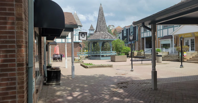 202-2 Orchard Heights Boulevard, Aurora, ON, L4G 3W3 - 18