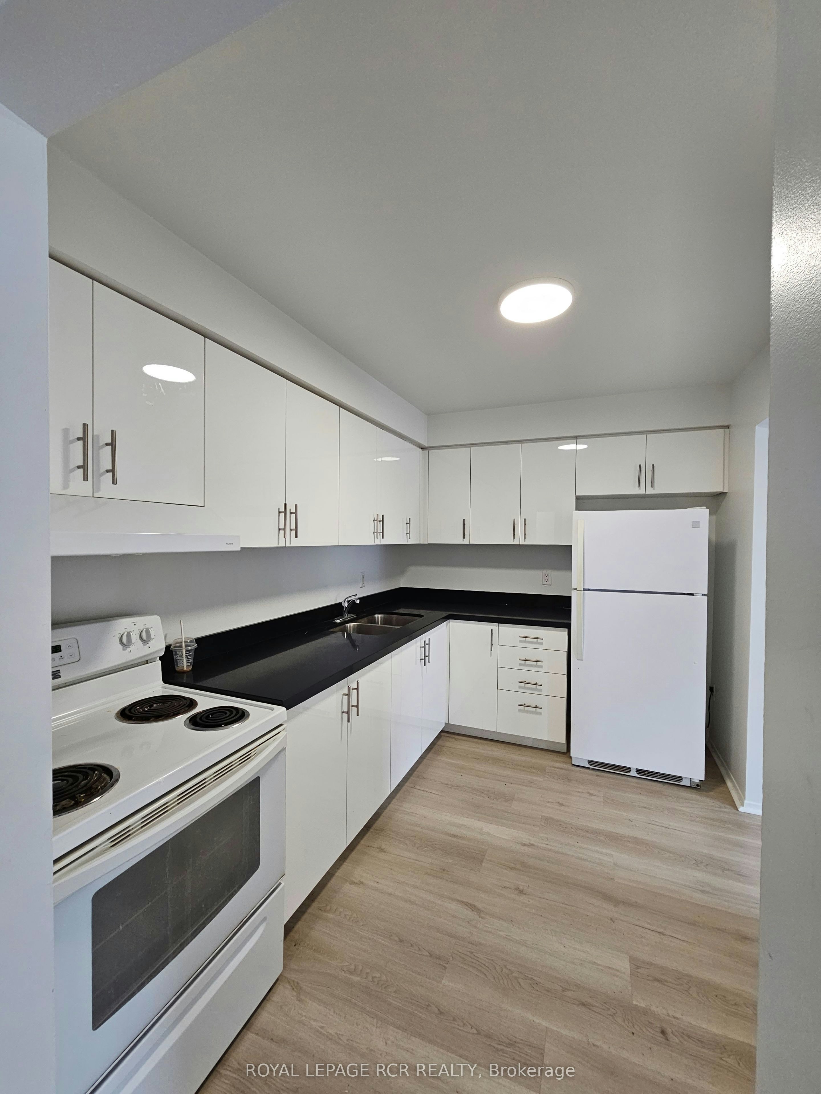 202-2 Orchard Heights Boulevard, Aurora, ON, L4G 3W3 - 2