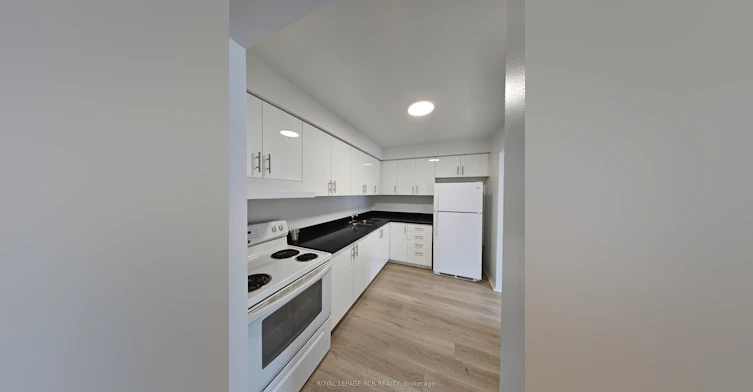 202-2 Orchard Heights Boulevard, Aurora, ON, L4G 3W3 - 2