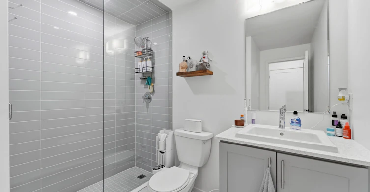 22-24 Lytham Green Circle, Newmarket, ON, L3Y 0H4 - 15