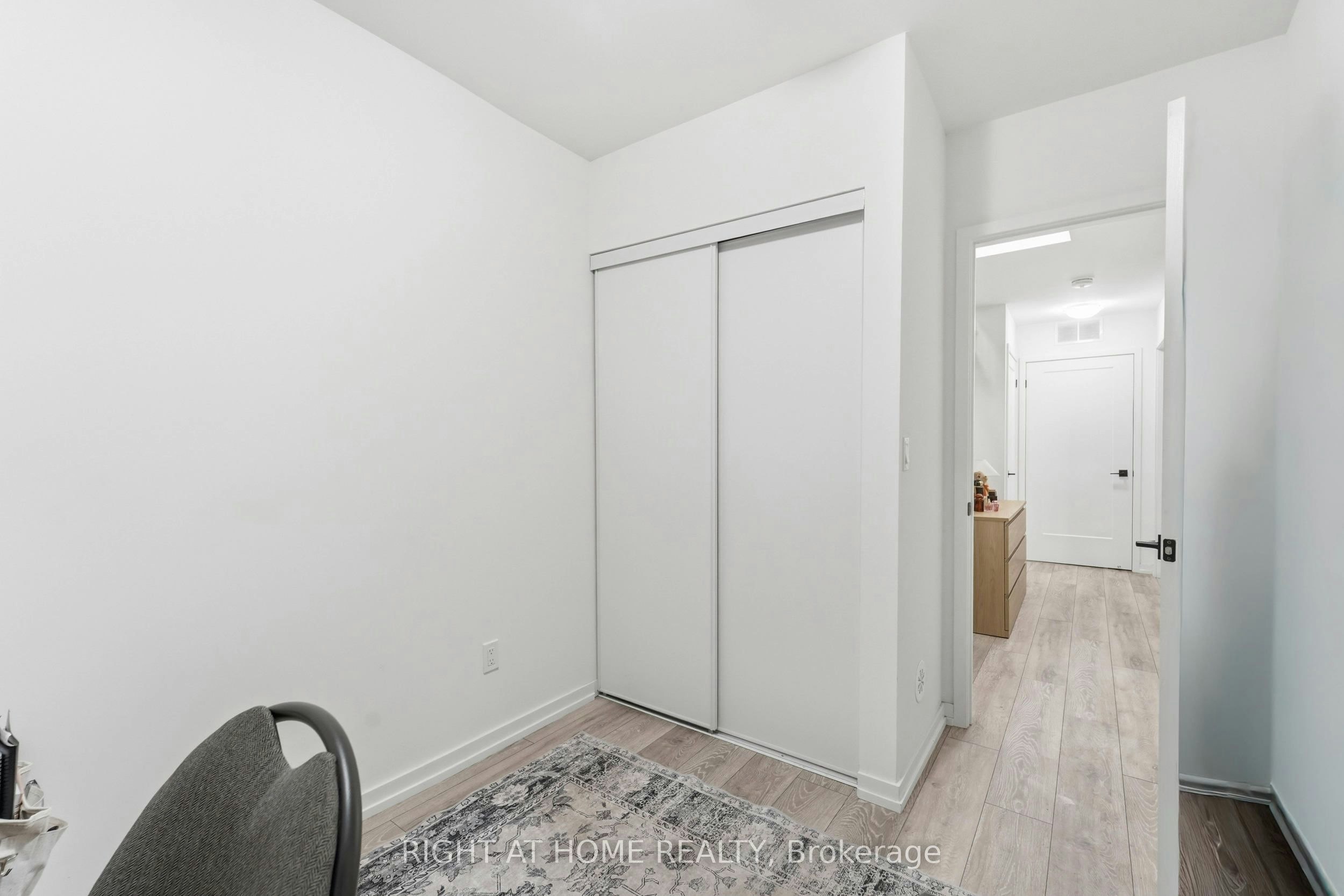 22-24 Lytham Green Circle, Newmarket, ON, L3Y 0H4 - 14
