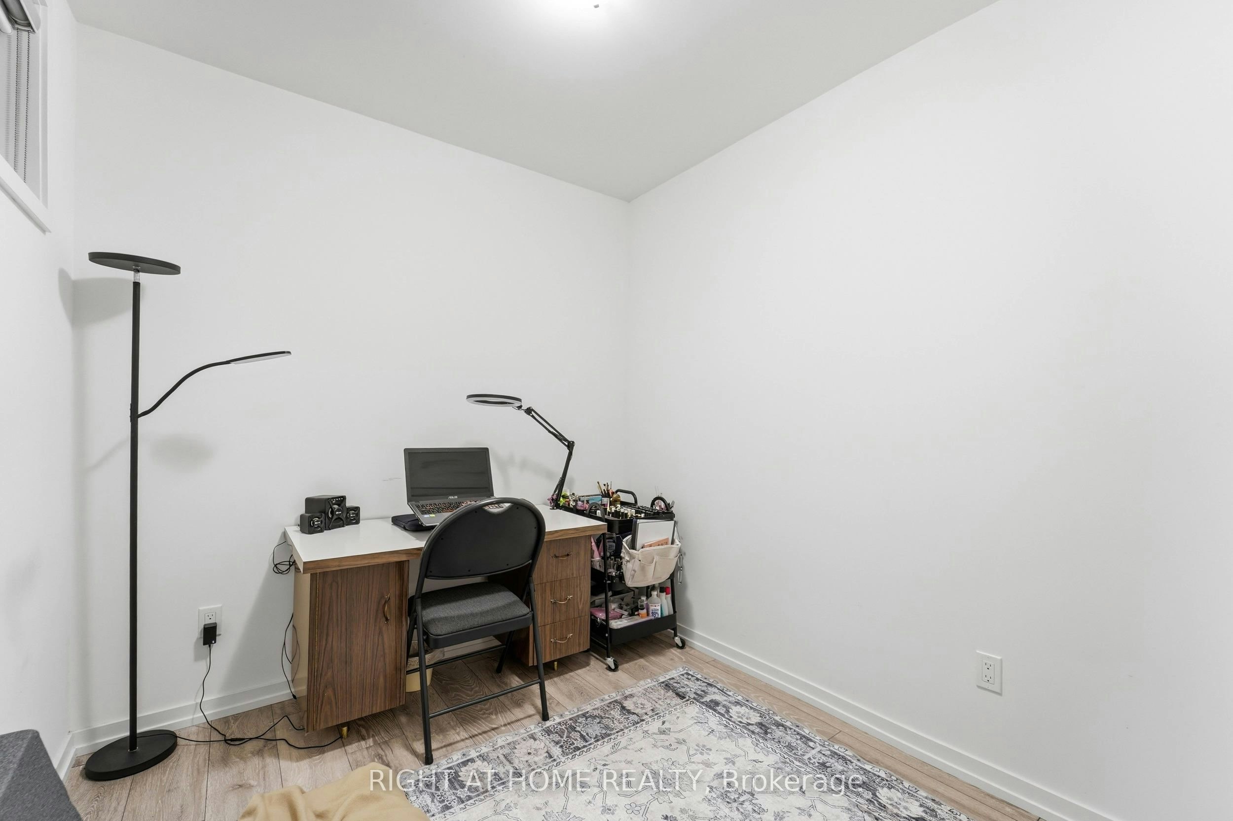 22-24 Lytham Green Circle, Newmarket, ON, L3Y 0H4 - 13