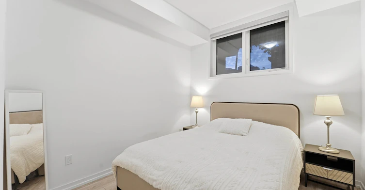 22-24 Lytham Green Circle, Newmarket, ON, L3Y 0H4 - 11