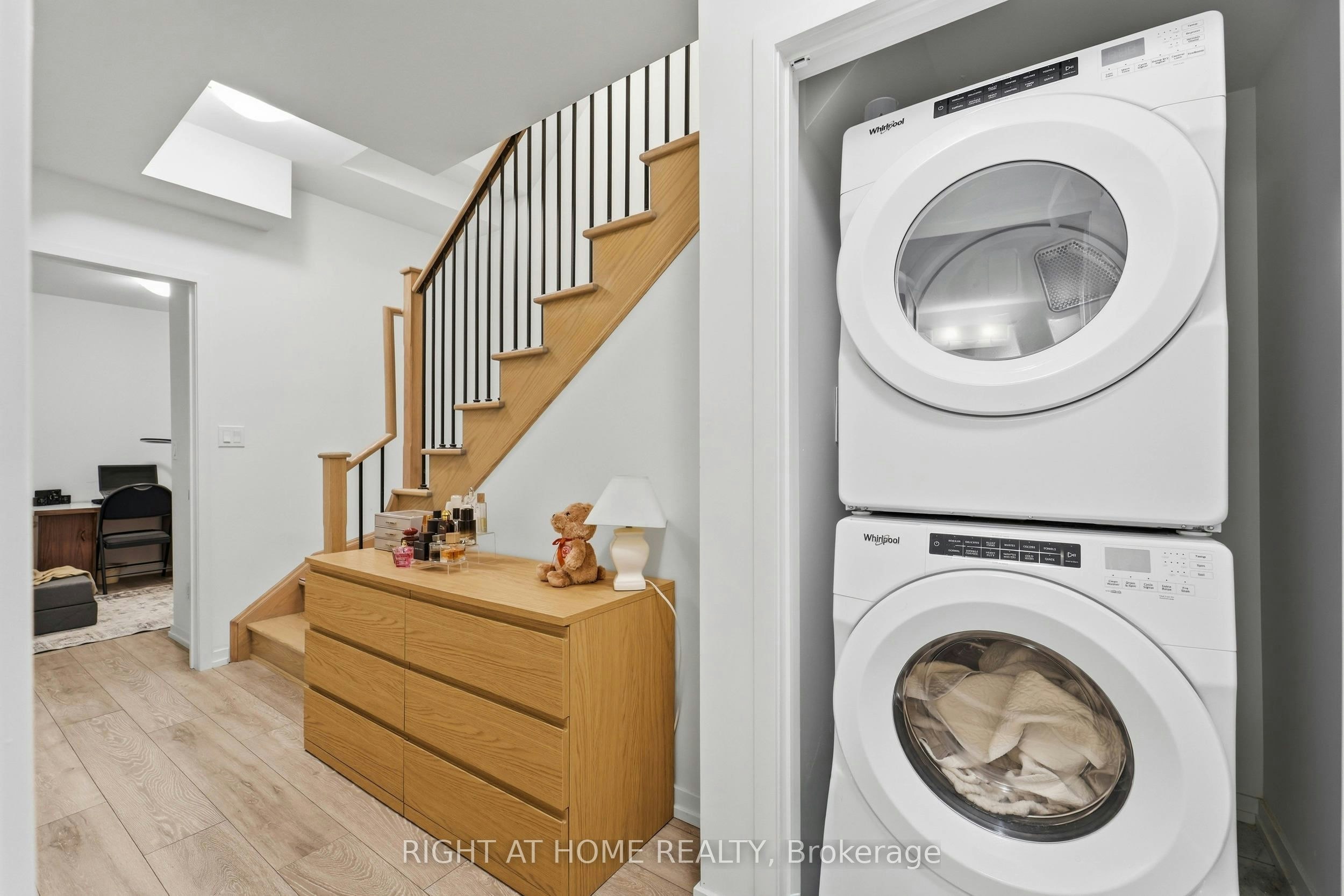 22-24 Lytham Green Circle, Newmarket, ON, L3Y 0H4 - 16