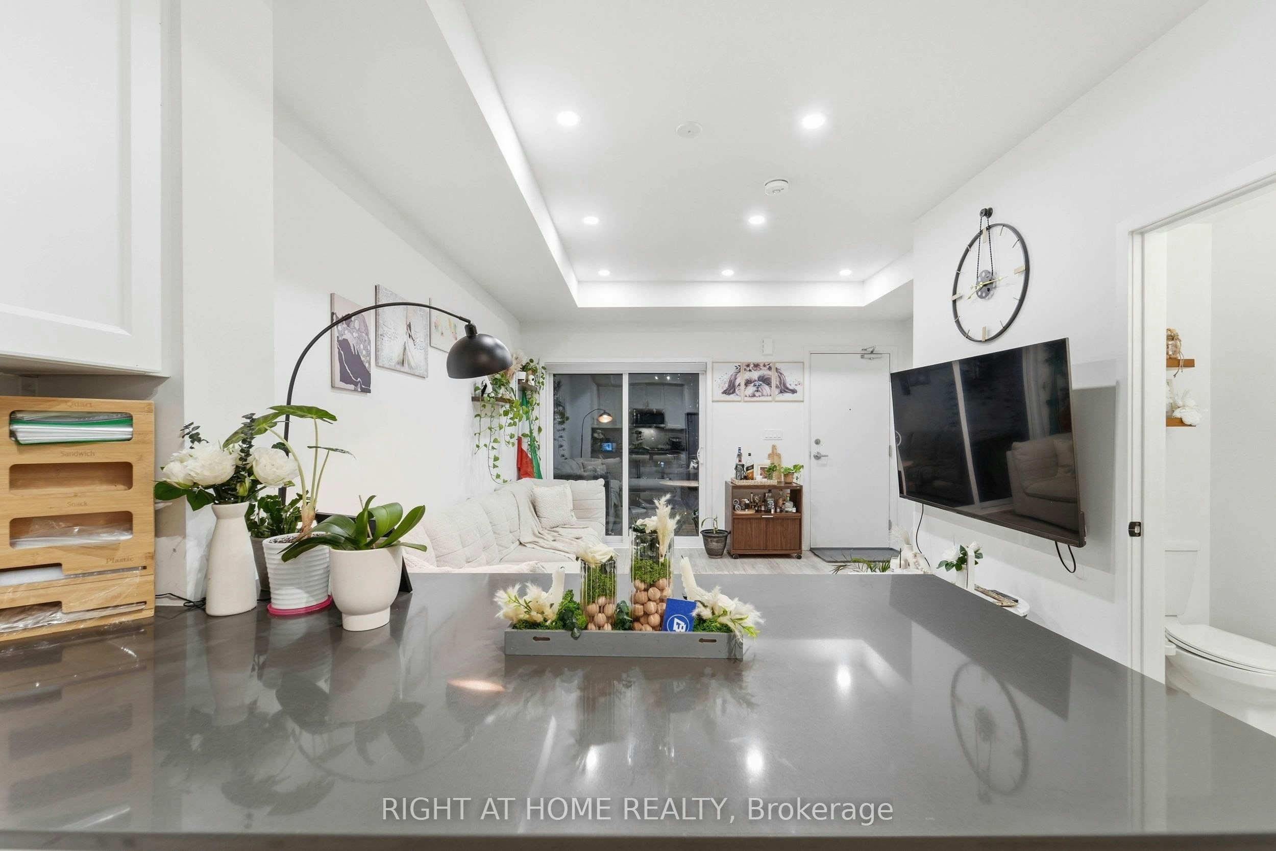 22-24 Lytham Green Circle, Newmarket, ON, L3Y 0H4 - 9