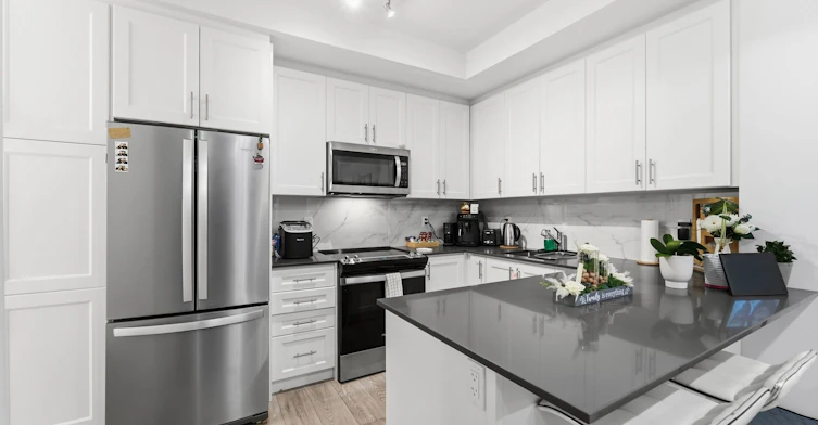 22-24 Lytham Green Circle, Newmarket, ON, L3Y 0H4 - 7