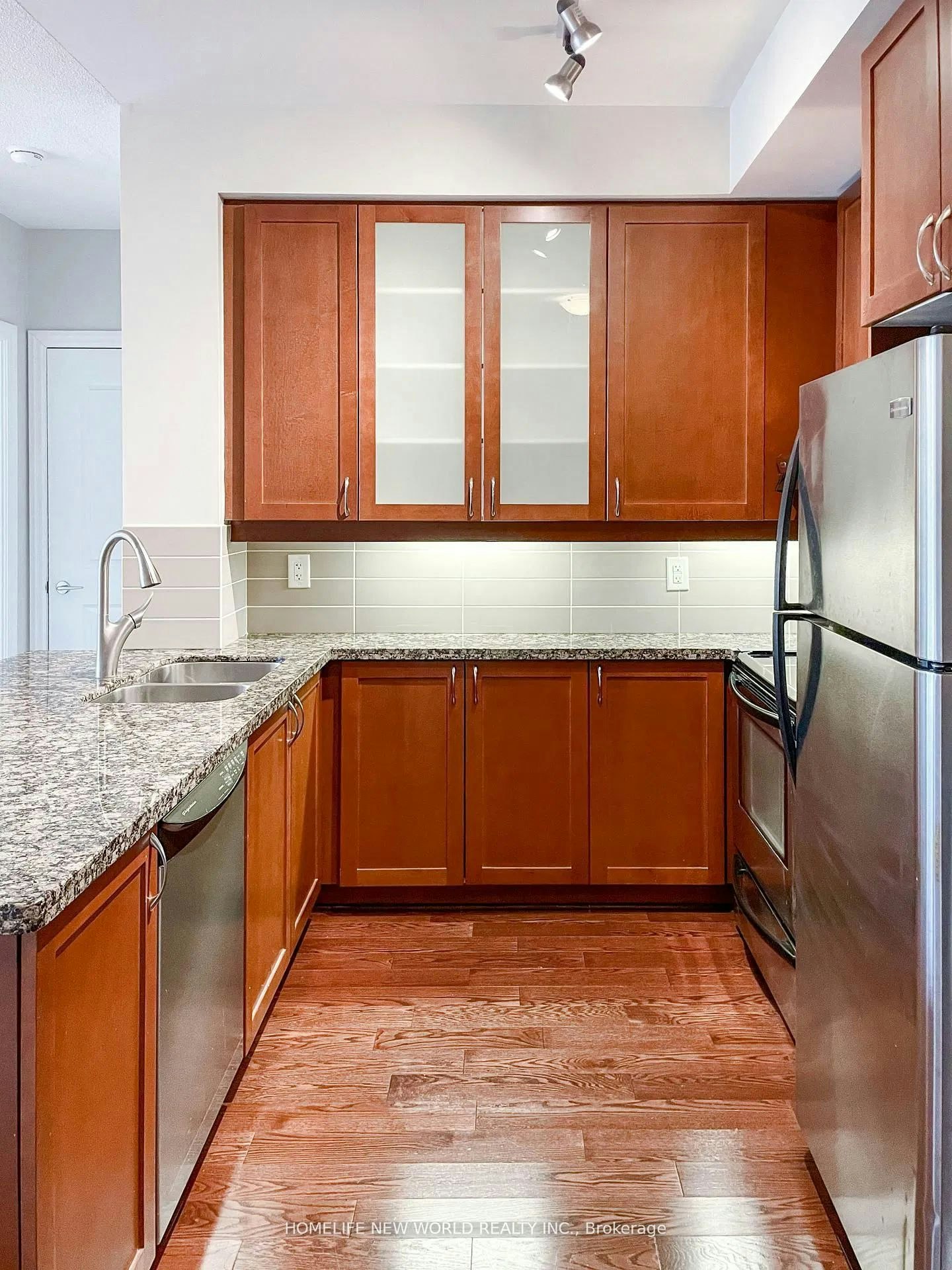 404-21 Upper Duke Crescent, Markham, ON, L6G 0B7 - 3