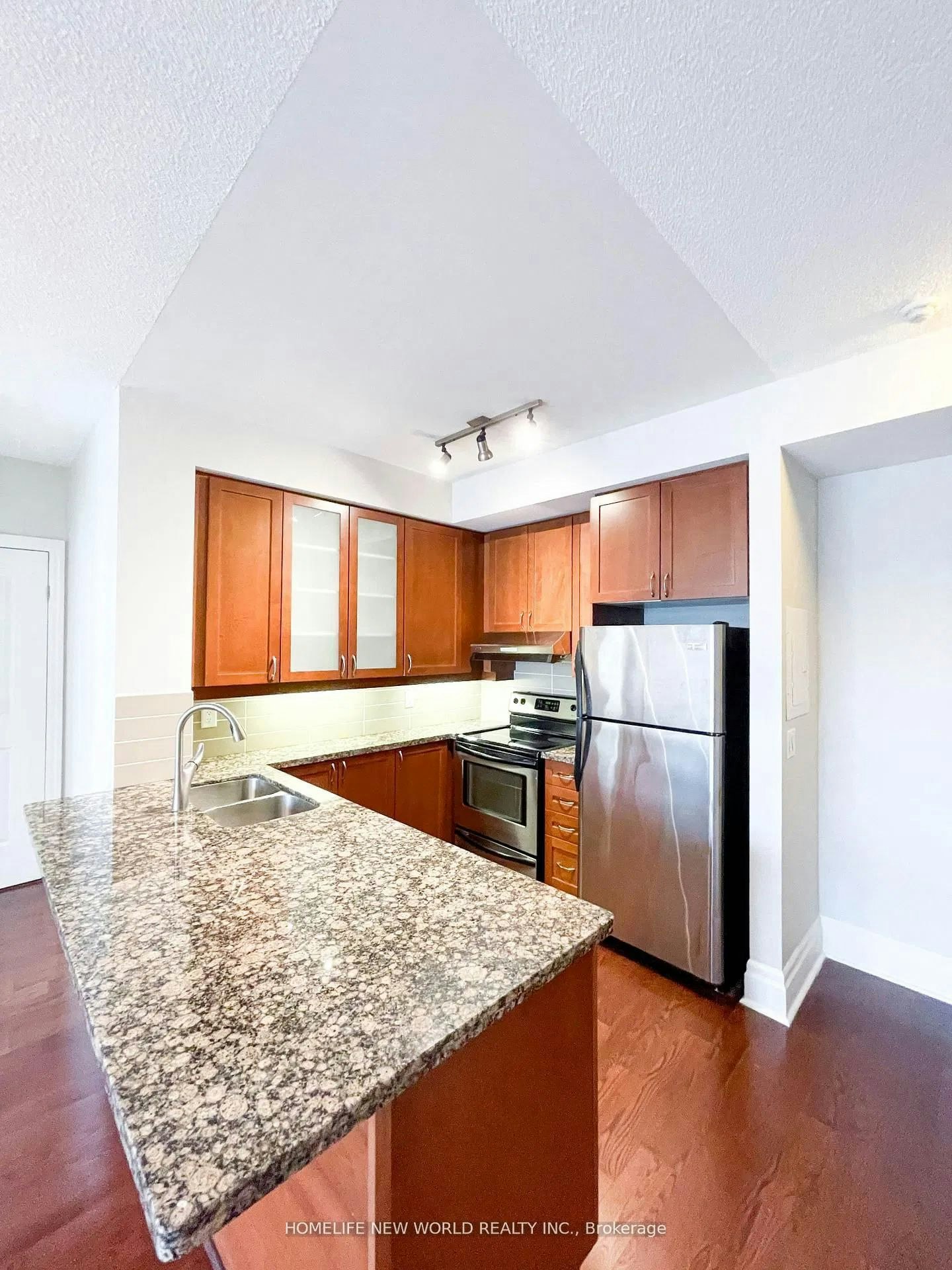 404-21 Upper Duke Crescent, Markham, ON, L6G 0B7 - 2