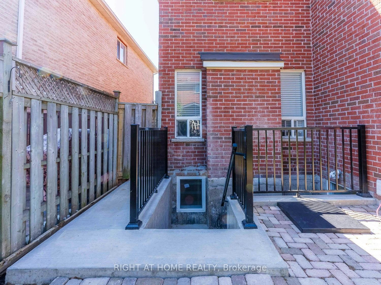 B-99 Purcell Crescent, Vaughan, ON, L6A 3C7 - 2