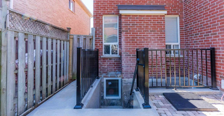 B-99 Purcell Crescent, Vaughan, ON, L6A 3C7 - 2