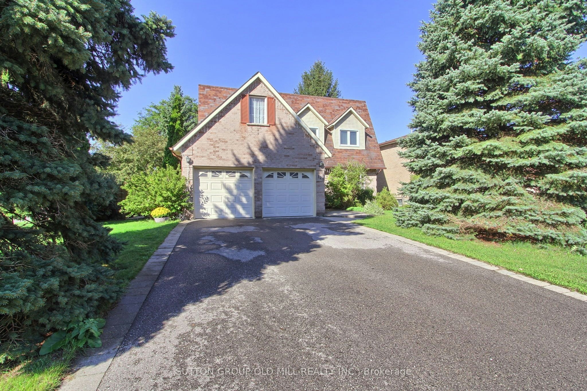 129 Robin Court, Newmarket, ON, L3Y 6B2