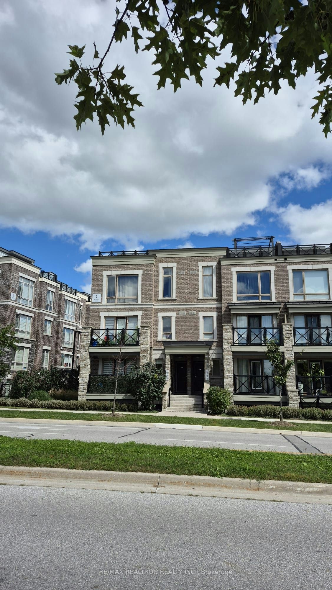 2120-2 Westmeath Lane, Markham, ON, L6B 1N5 - 2