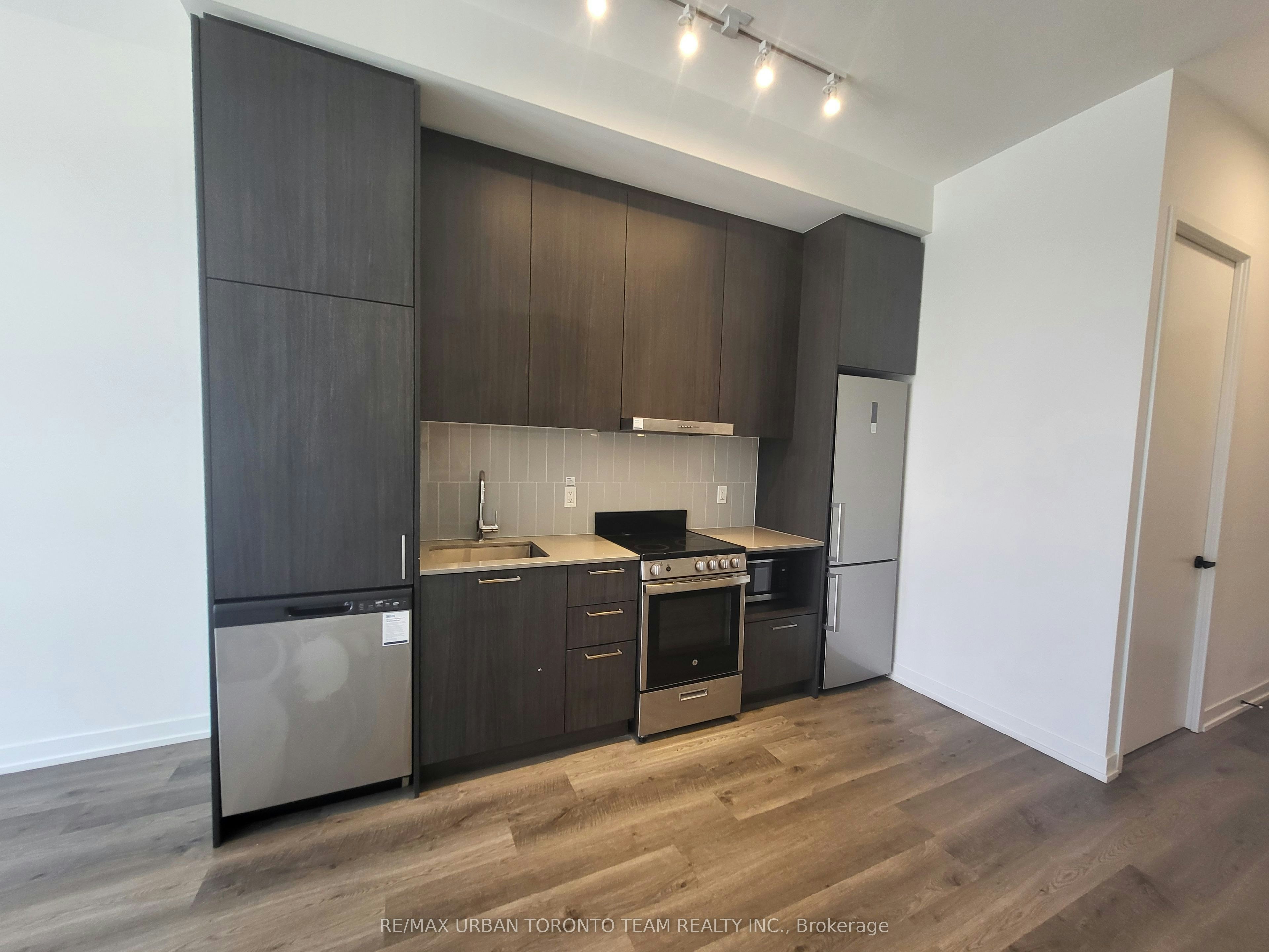 111-195 Commerce Street, Vaughan, ON, L4K 0P9 - 2