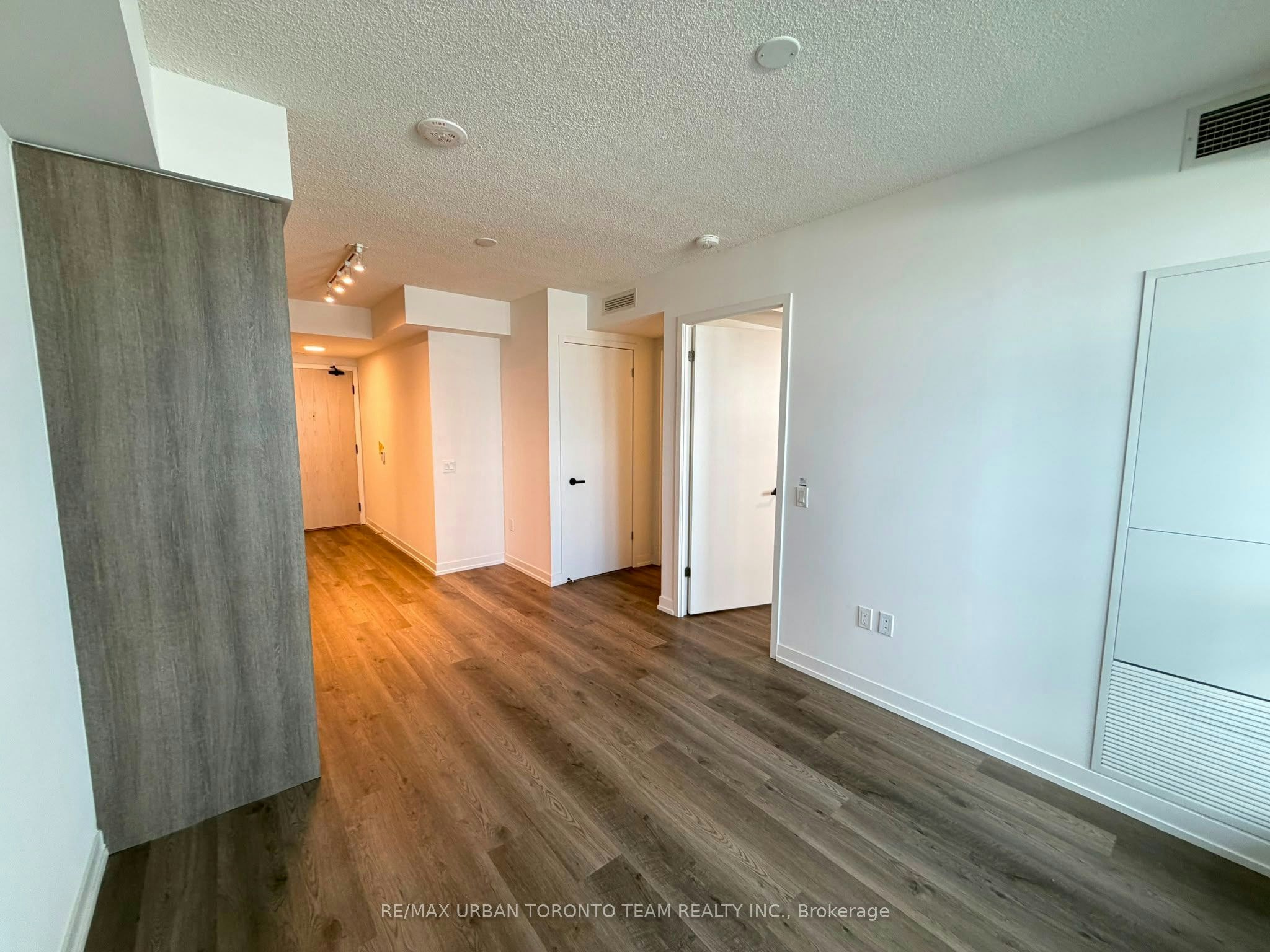 301-195 Commerce Street, Vaughan, ON, L4K 0P9 - 4