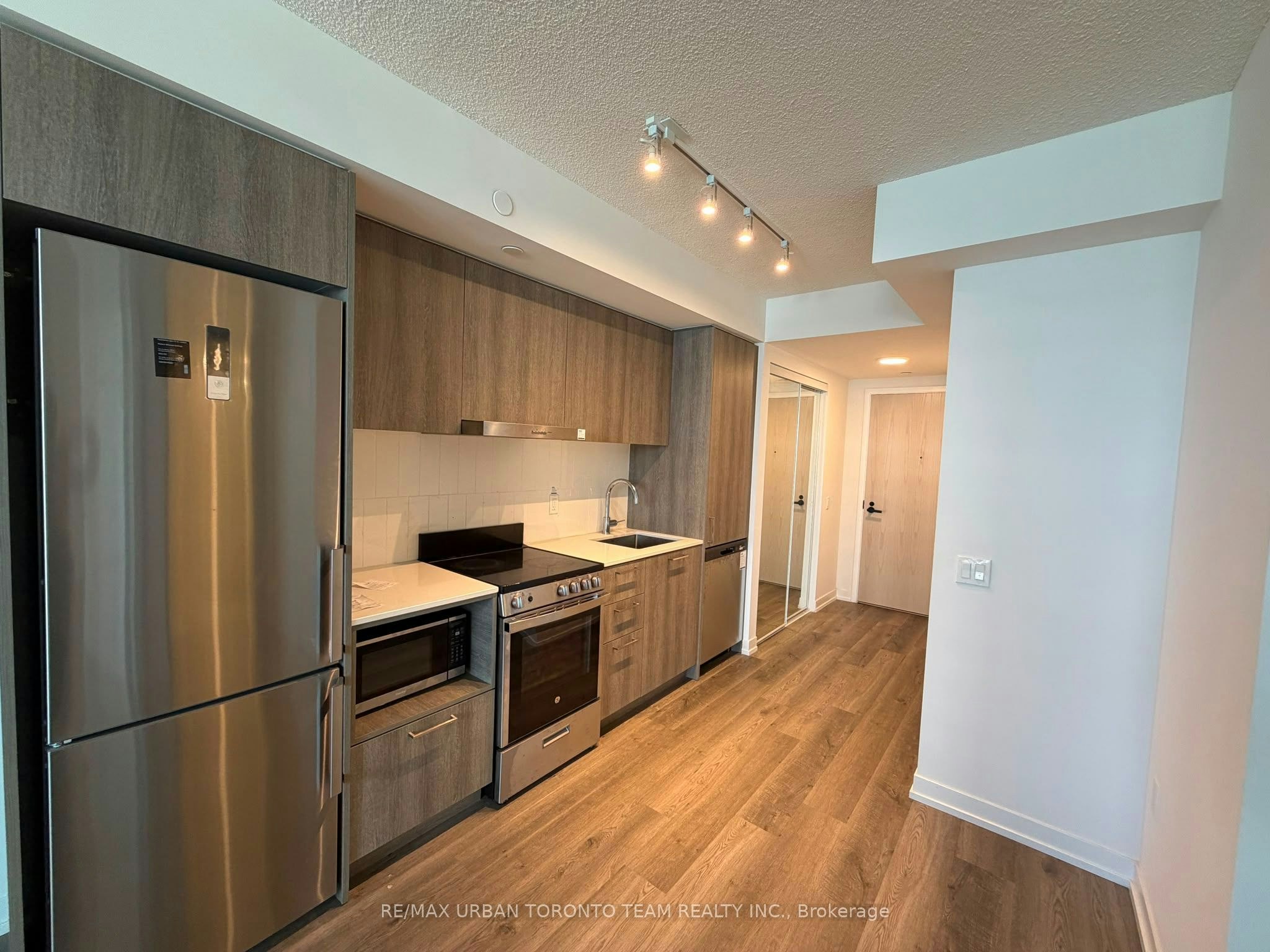 301-195 Commerce Street, Vaughan, ON, L4K 0P9 - 2