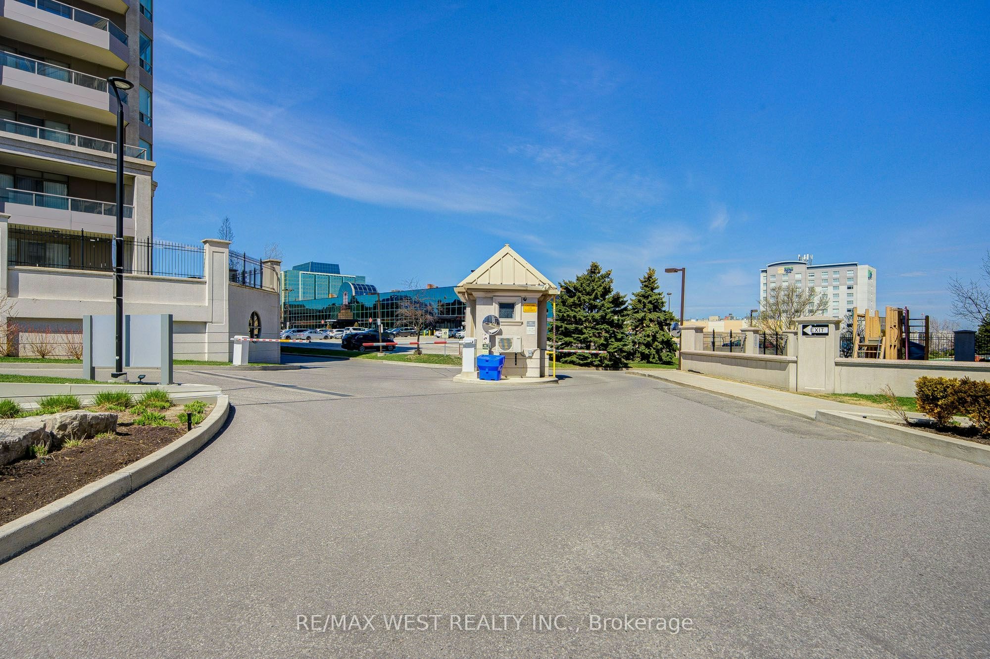 317-9017 Leslie Street, Richmond Hill, ON, L4B 4R8 - 2