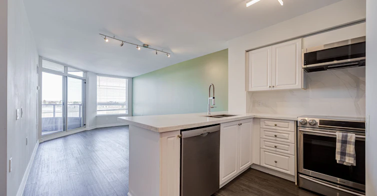 317-9017 Leslie Street, Richmond Hill, ON, L4B 4R8 - 12