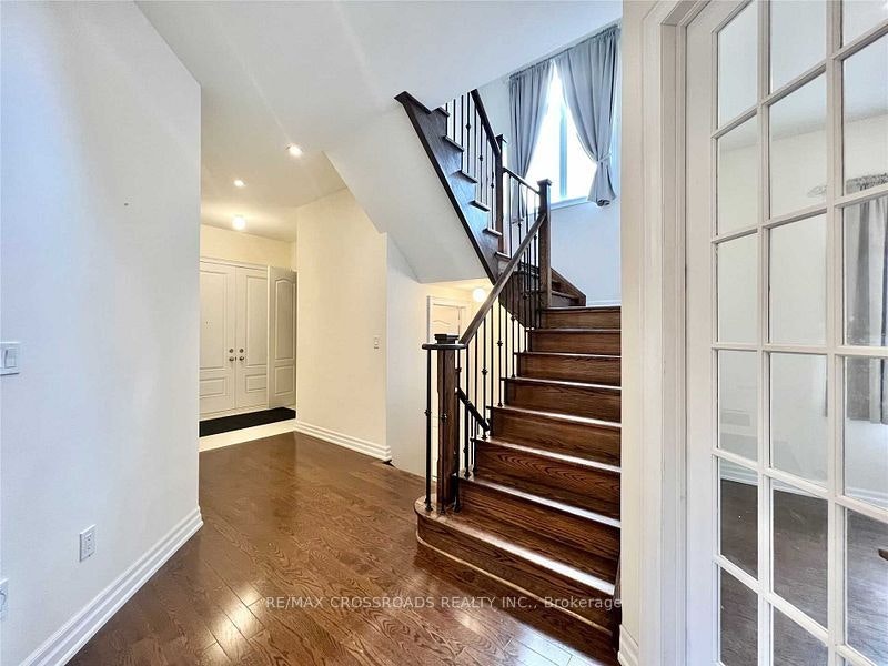 71 Hamster Crescent, Aurora, ON, L4G 3G7 - 2