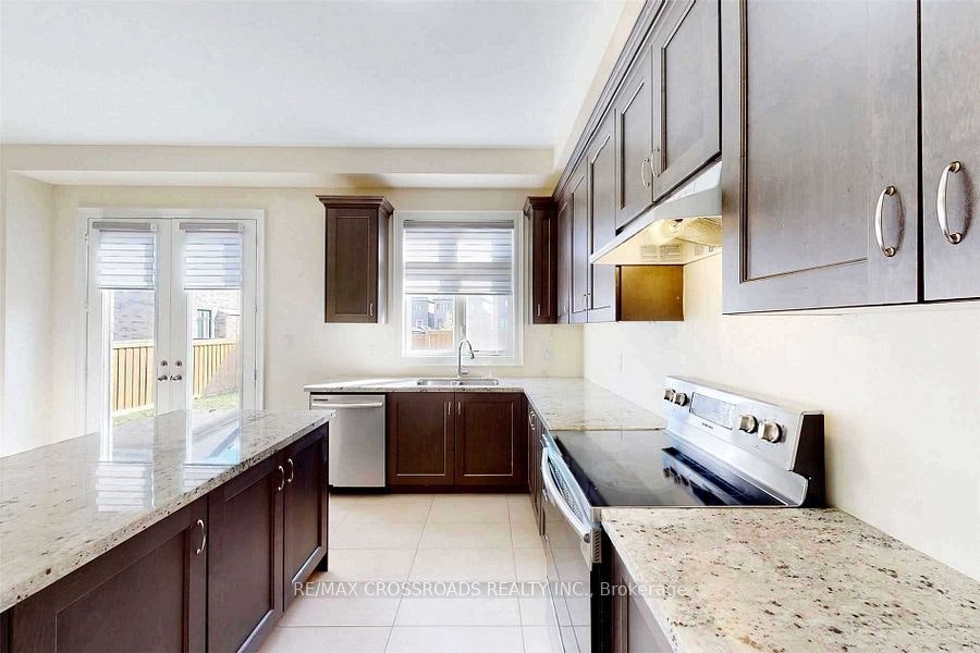 71 Hamster Crescent, Aurora, ON, L4G 3G7 - 6