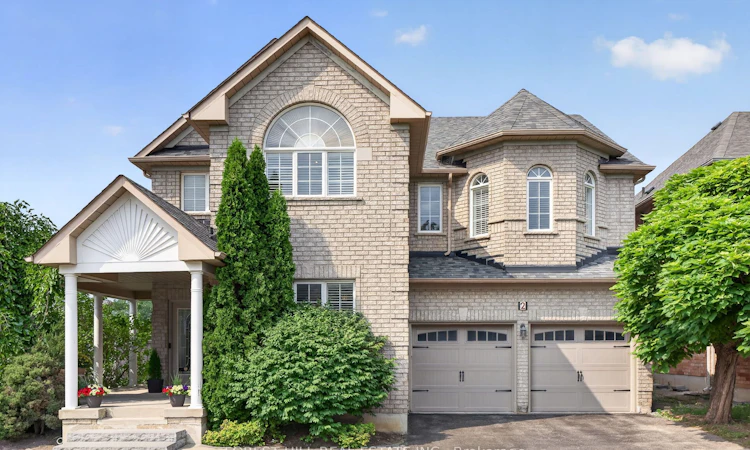 2 Foxfield Crescent